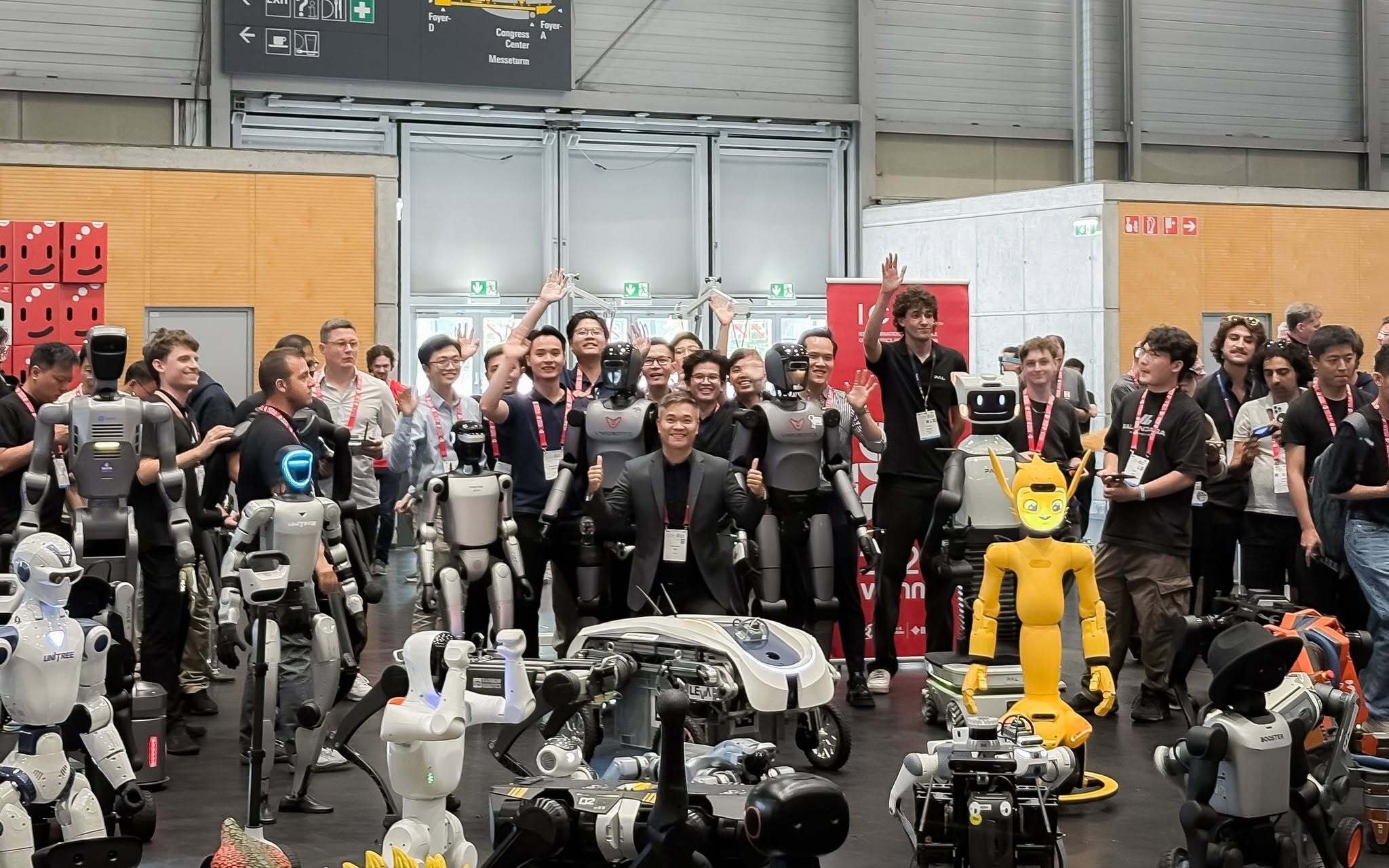 Người máy của VinRobotics xuất hiện tại sân khấu công nghệ hàng đầu thế giới - 2