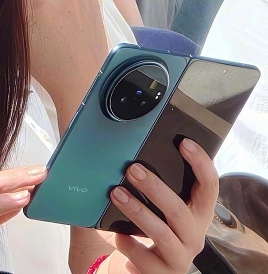 vivo X Fold 6 bất ngờ xuất hiện tại giải quần vợt Roland Garros - 2