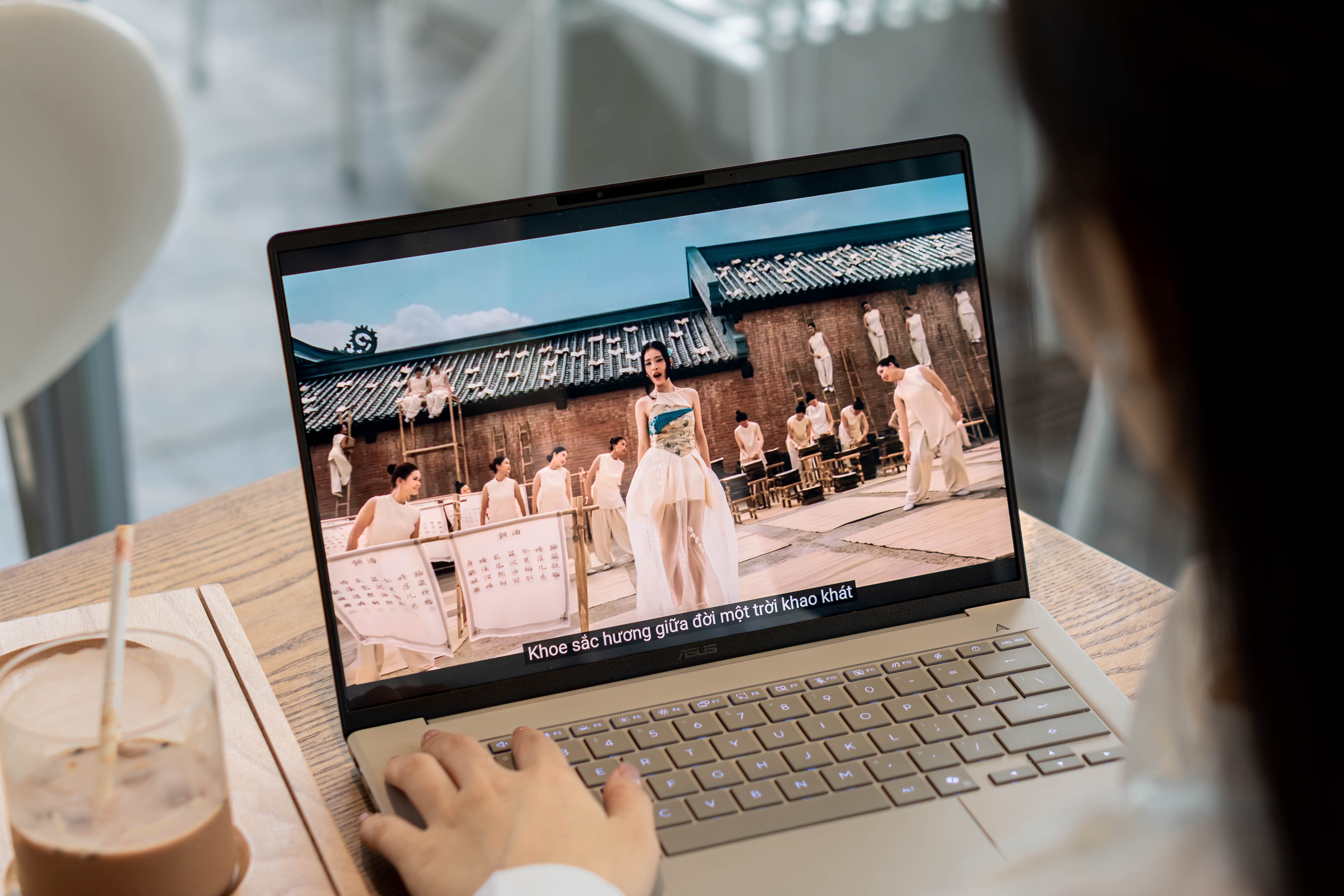 ASUS Zenbook A14: Laptop mỏng nhẹ cho kỷ nguyên AI - 4