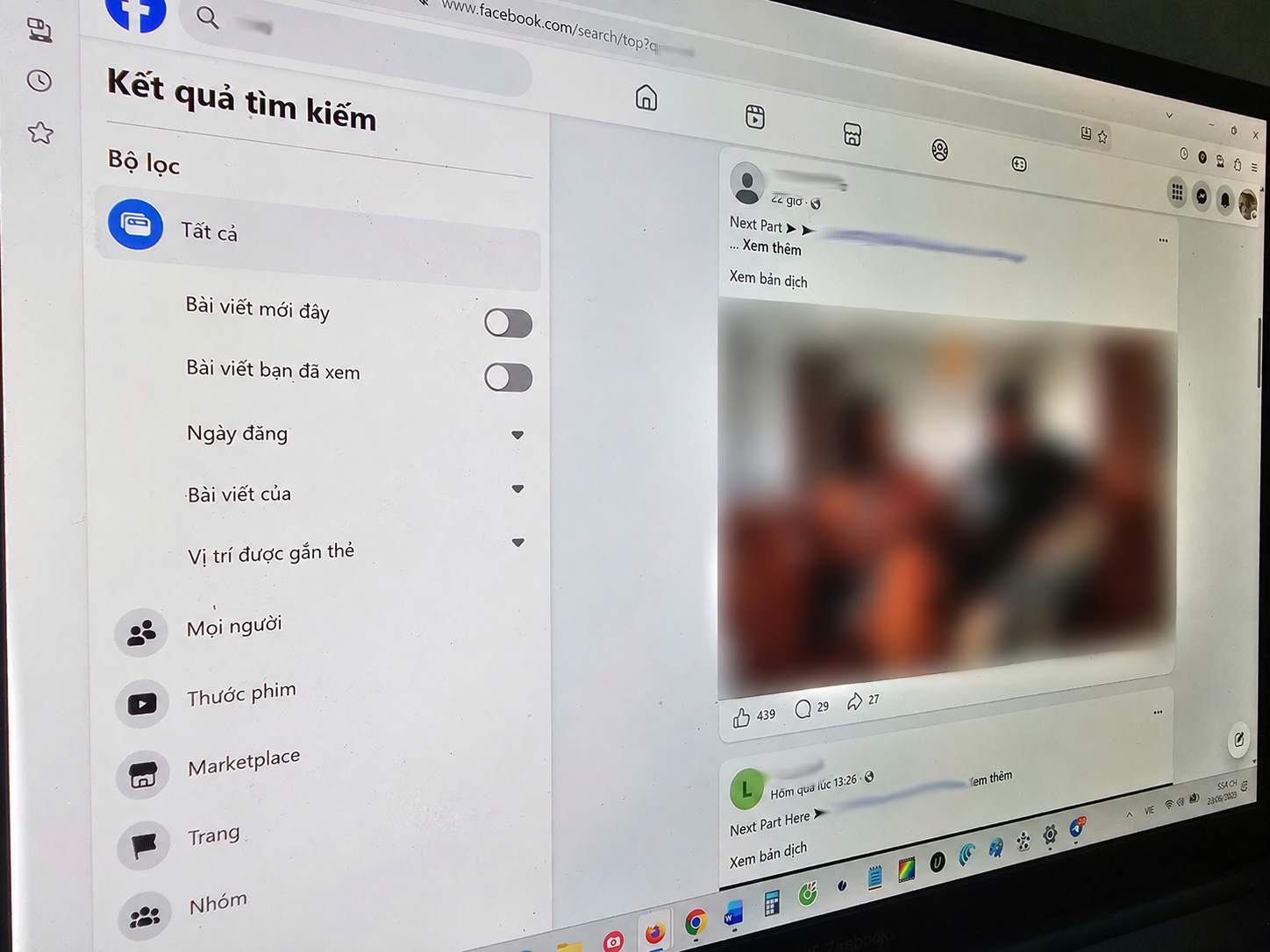 Đỏ mặt vì Facebook hiển thị video khiêu dâm khi tìm kiếm từ khóa quen thuộc