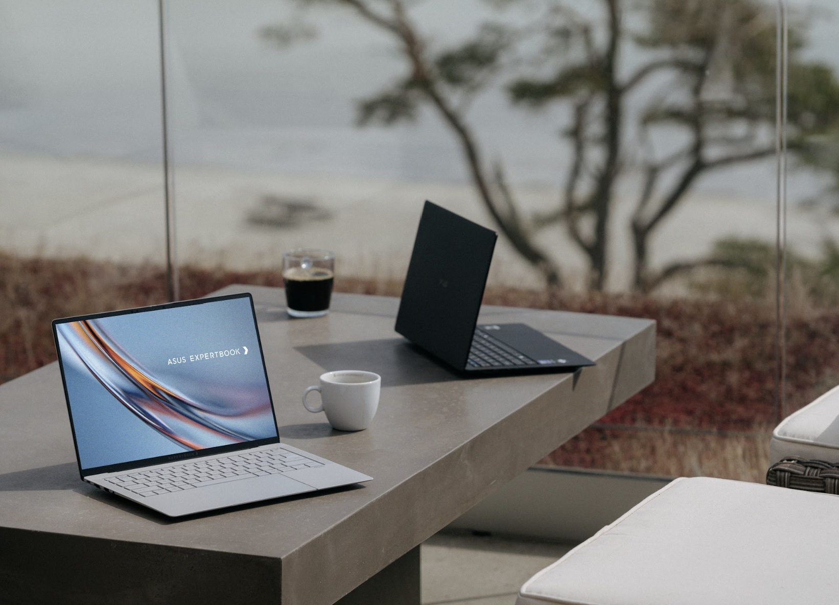 ASUS ExpertBook Ultra: Laptop 100 triệu đồng dành cho nhà điều hành
