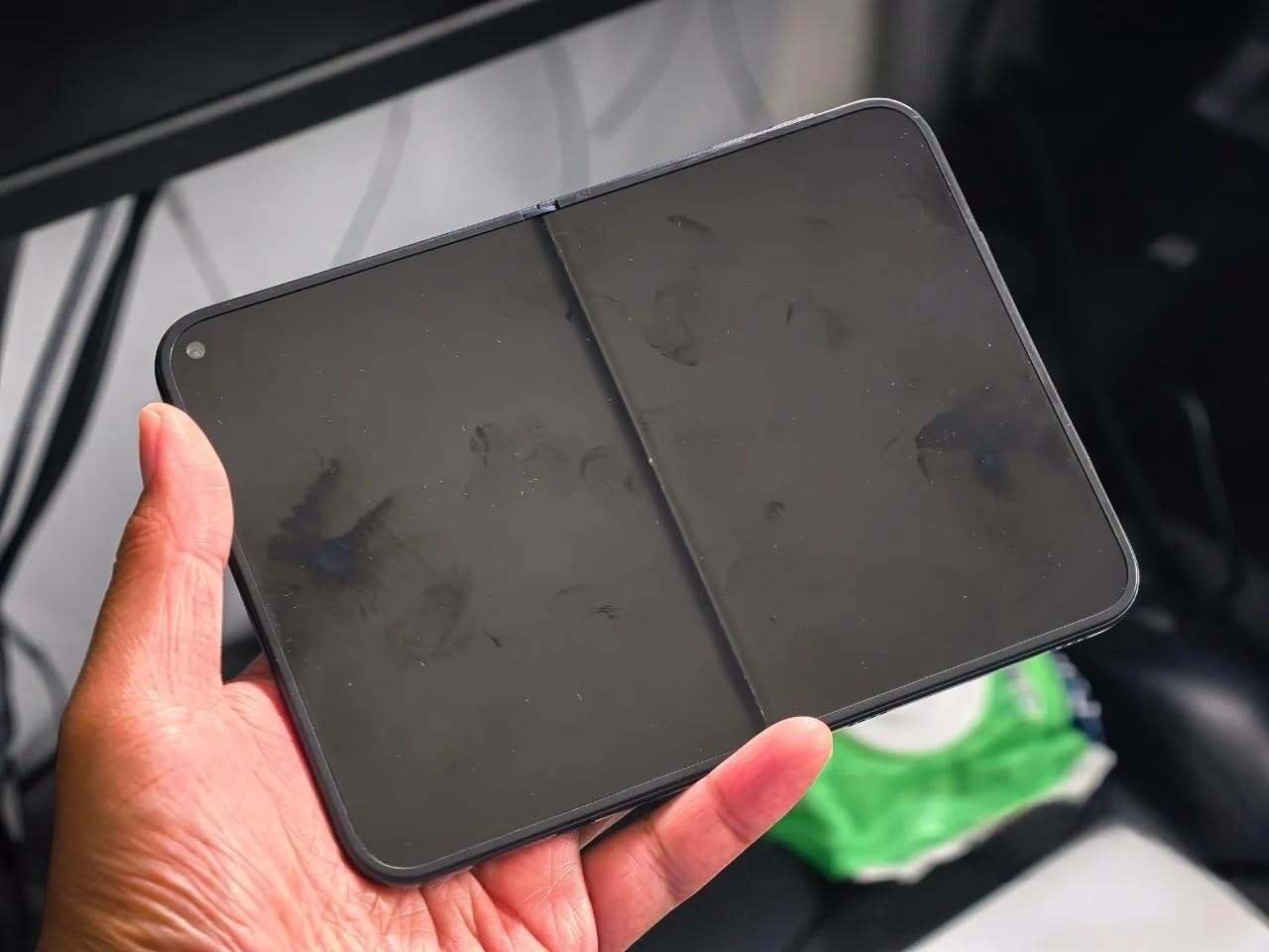 Mô hình mẫu hé lộ thiết kế hoàn chỉnh của iPhone màn hình gập - 2