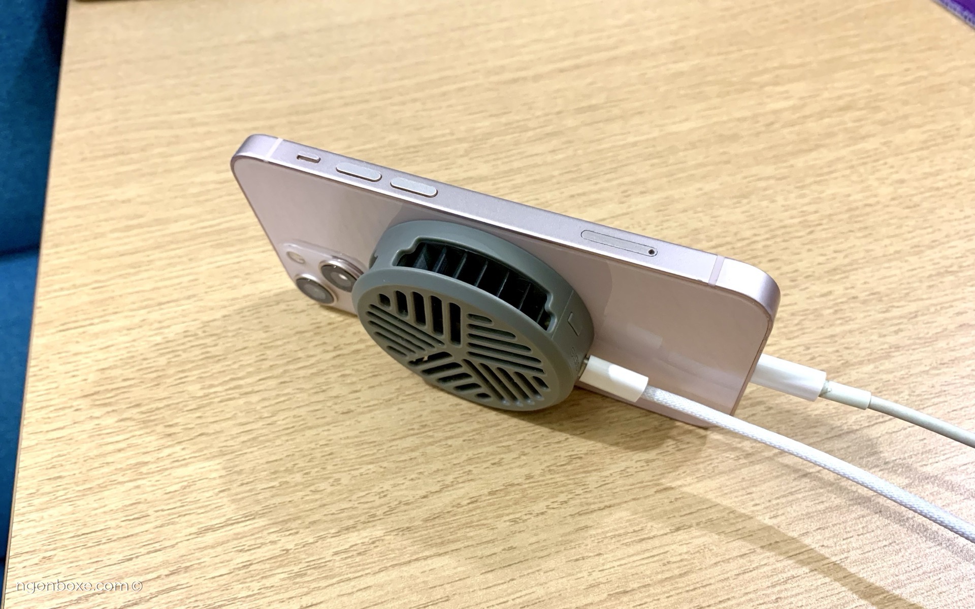tan-nhiet-dien-thoai-nam-cham-magsafe-hagibis-5.jpeg