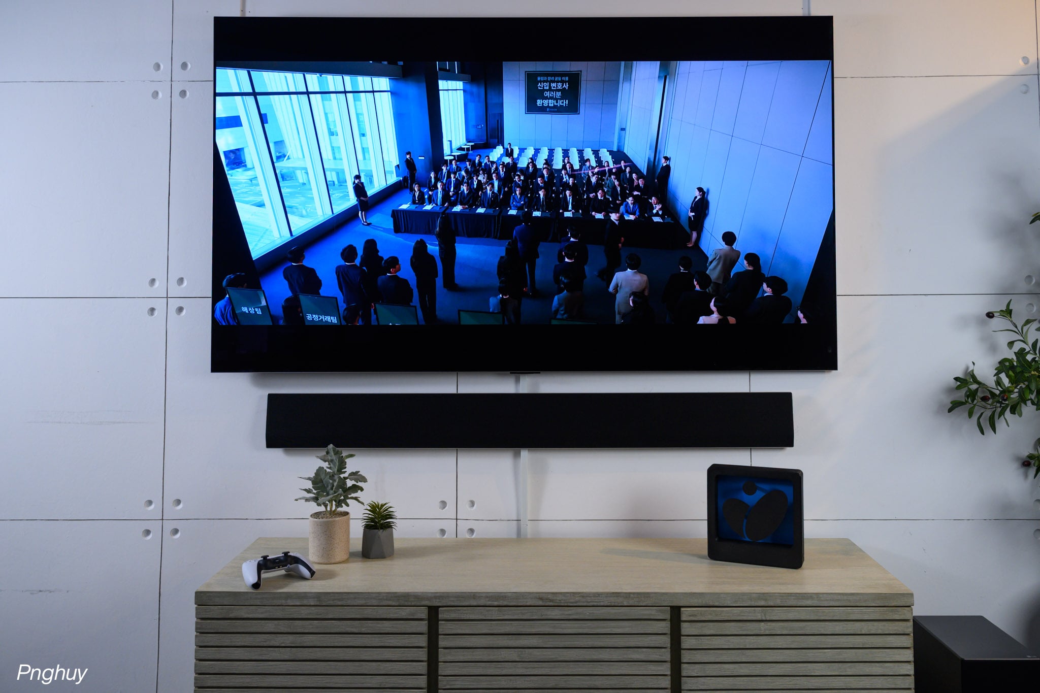 tinhte-huy-tren-tay-tv-LG-OLED-AI-evo-G5-01.jpg