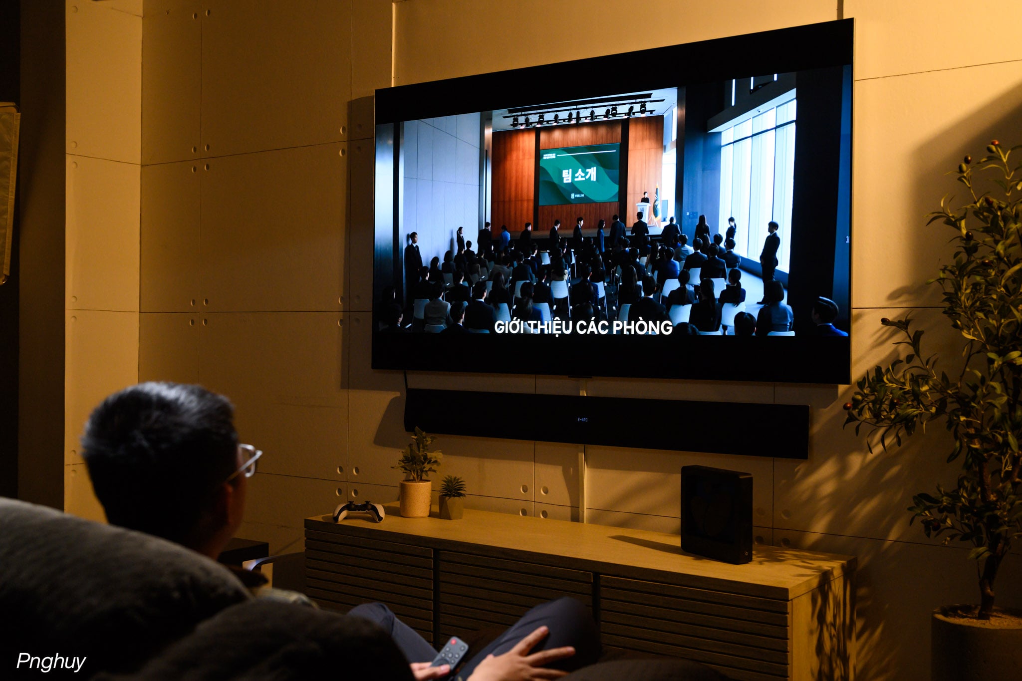 tinhte-huy-tren-tay-tv-LG-OLED-AI-evo-G5-46.jpg