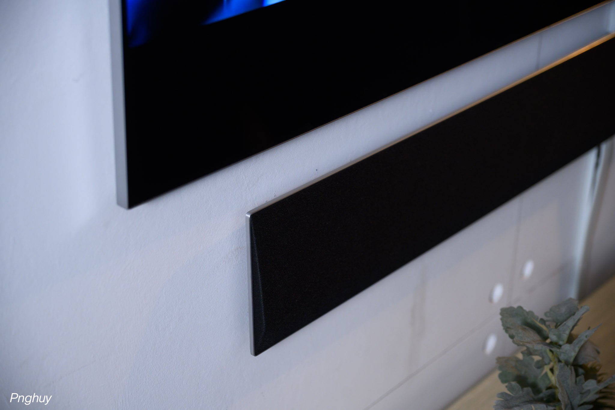 tinhte-huy-tren-tay-tv-LG-OLED-AI-evo-G5-06.jpg
