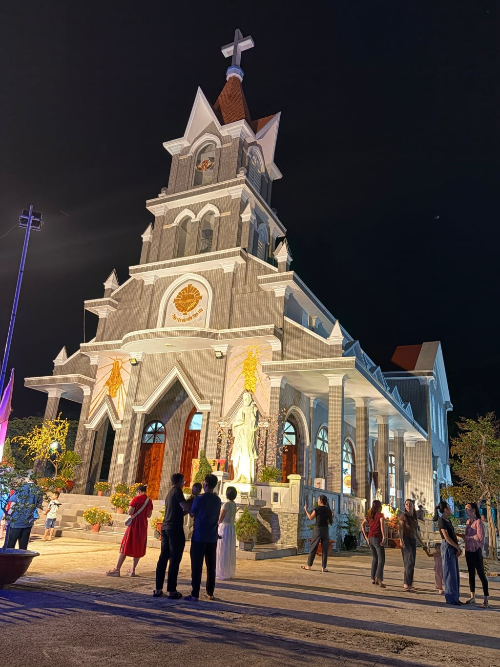 nhà thờ phanxicoxavie mới.jpg