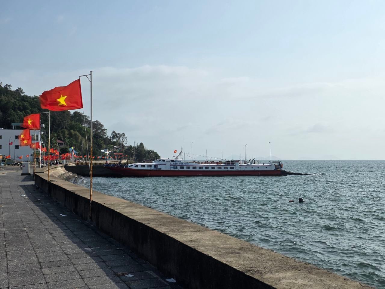 bến tàu đảo Hải Tặc 2.jpg