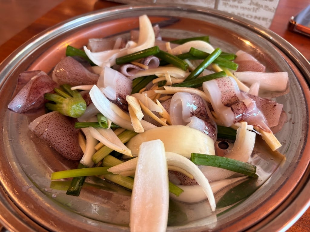 mực hấp hành gừng.jpg