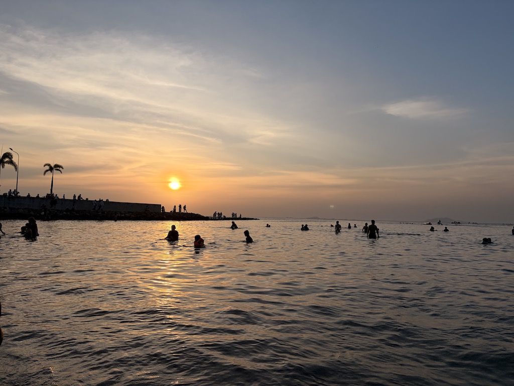 Muinai beach sunset2.JPG