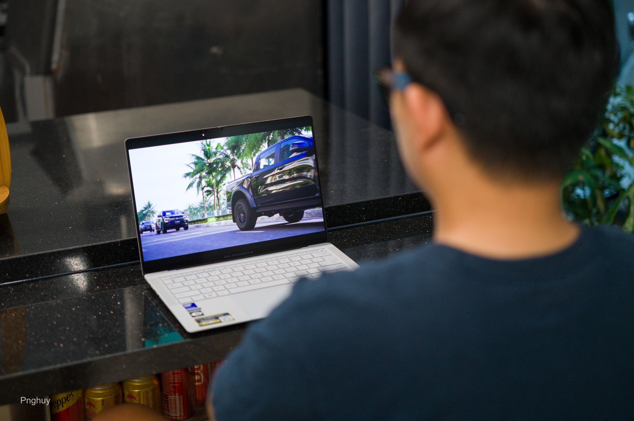 tinhte-huy-tren-tay-laptop-ASUS-ExpertBook-Ultra-41.jpg