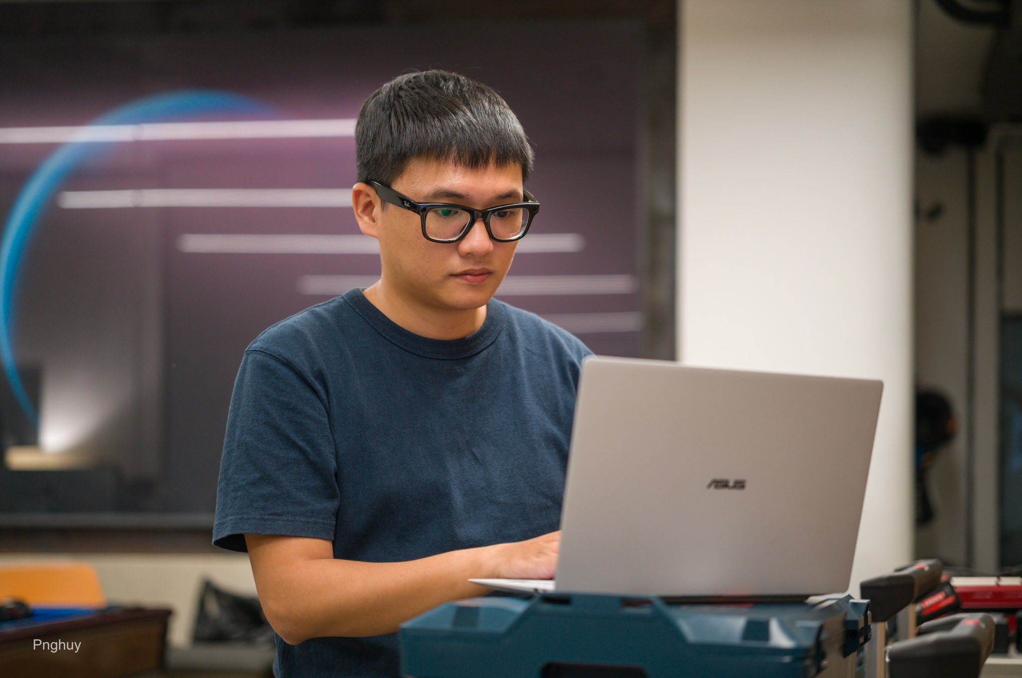 tinhte-huy-tren-tay-laptop-ASUS-ExpertBook-Ultra-24.jpg