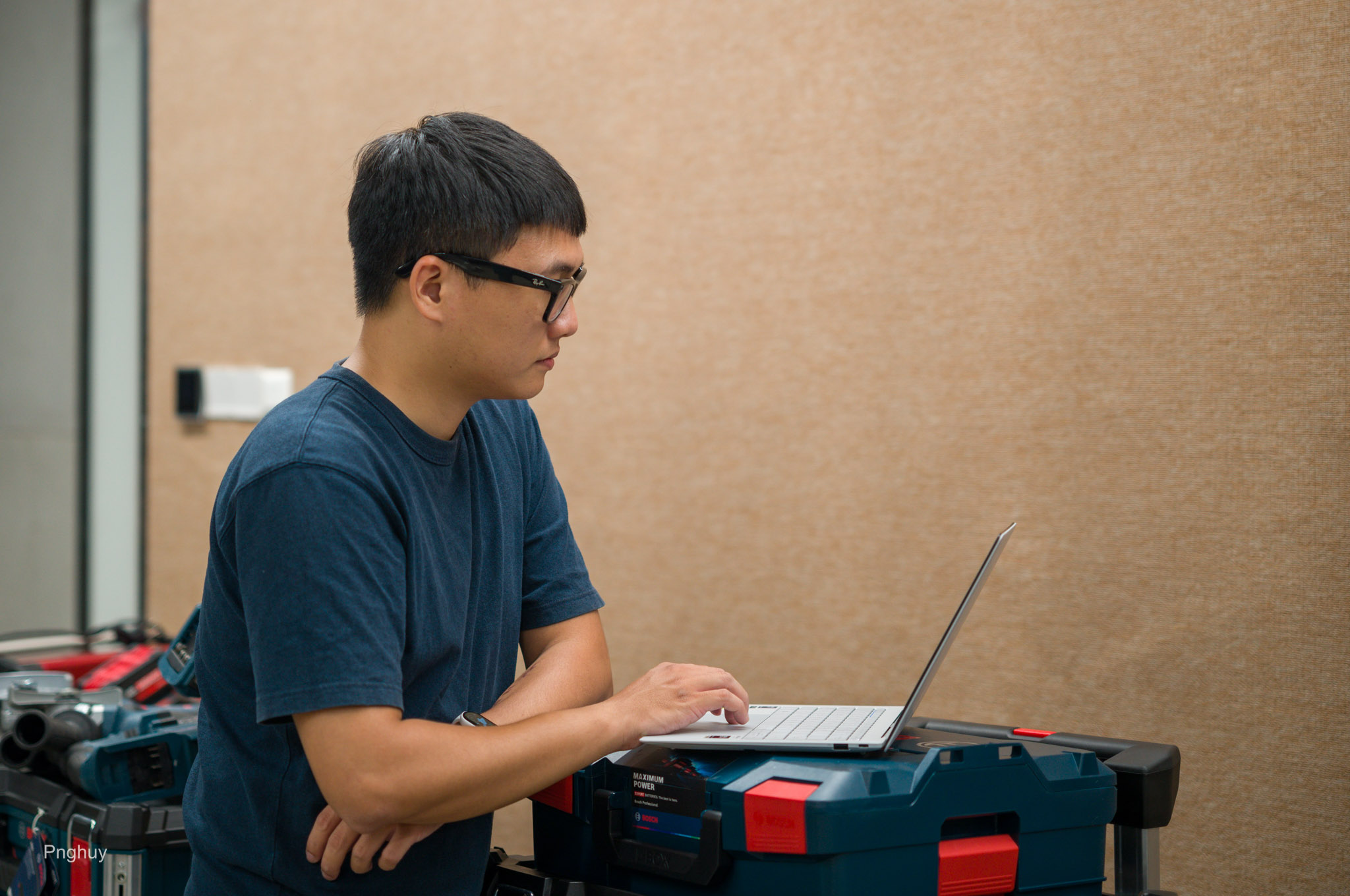 tinhte-huy-tren-tay-laptop-ASUS-ExpertBook-Ultra-27.jpg