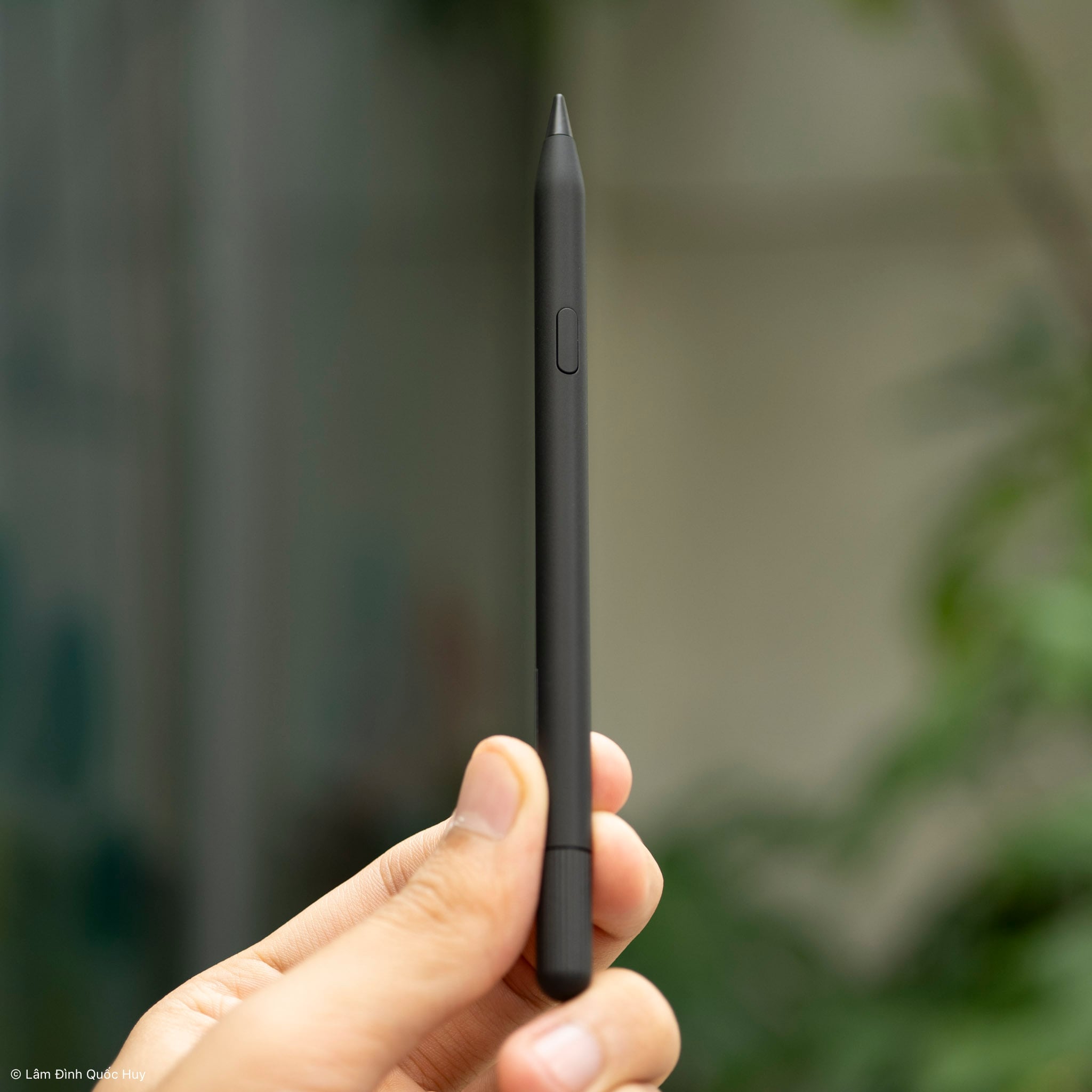 Bút cảm ứng ASUS Pen 3.0 được gia công hoàn thiện xịn thiệt nhưng tiếc là mình lại ít dùng