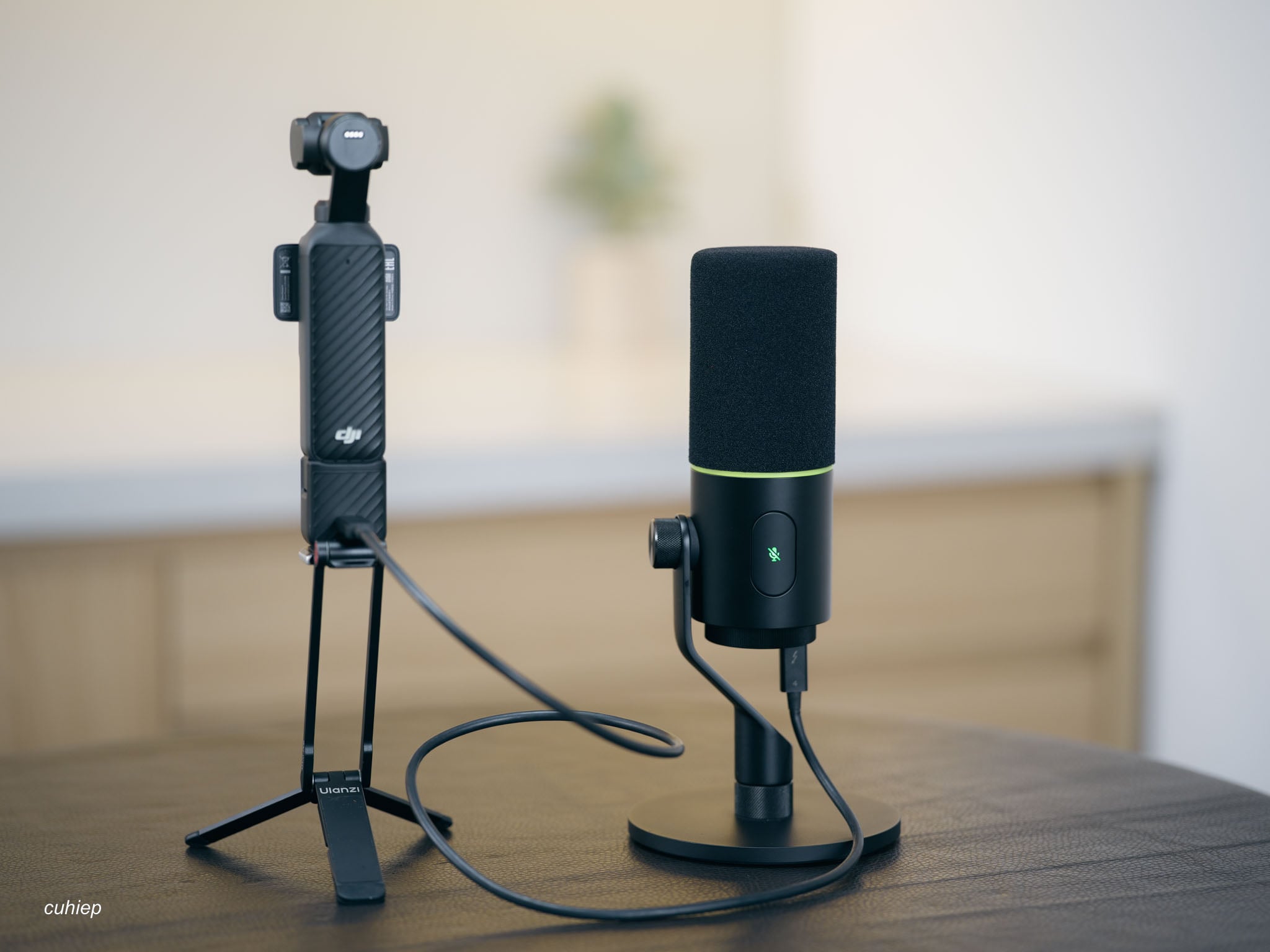DJI-Pocket4-Razer-Seiren-V3-Pro-Tinhte-cuhiep.jpg