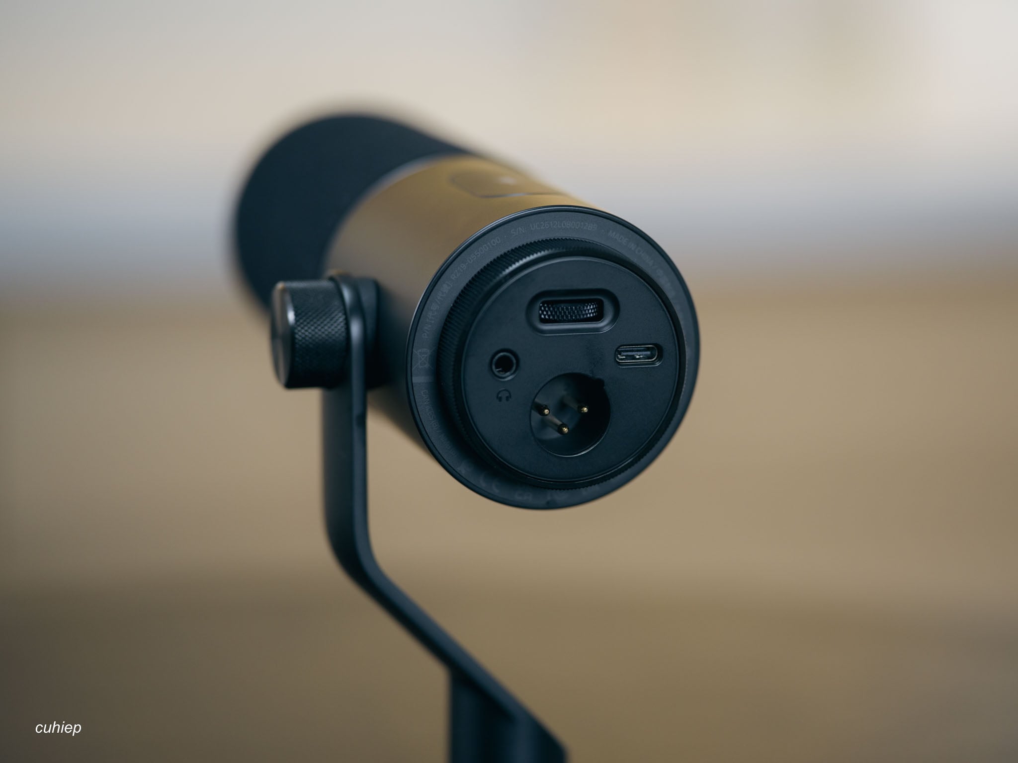 DJI-Pocket4-Razer-Seiren-V3-Pro-Tinhte-cuhiep-3.jpg