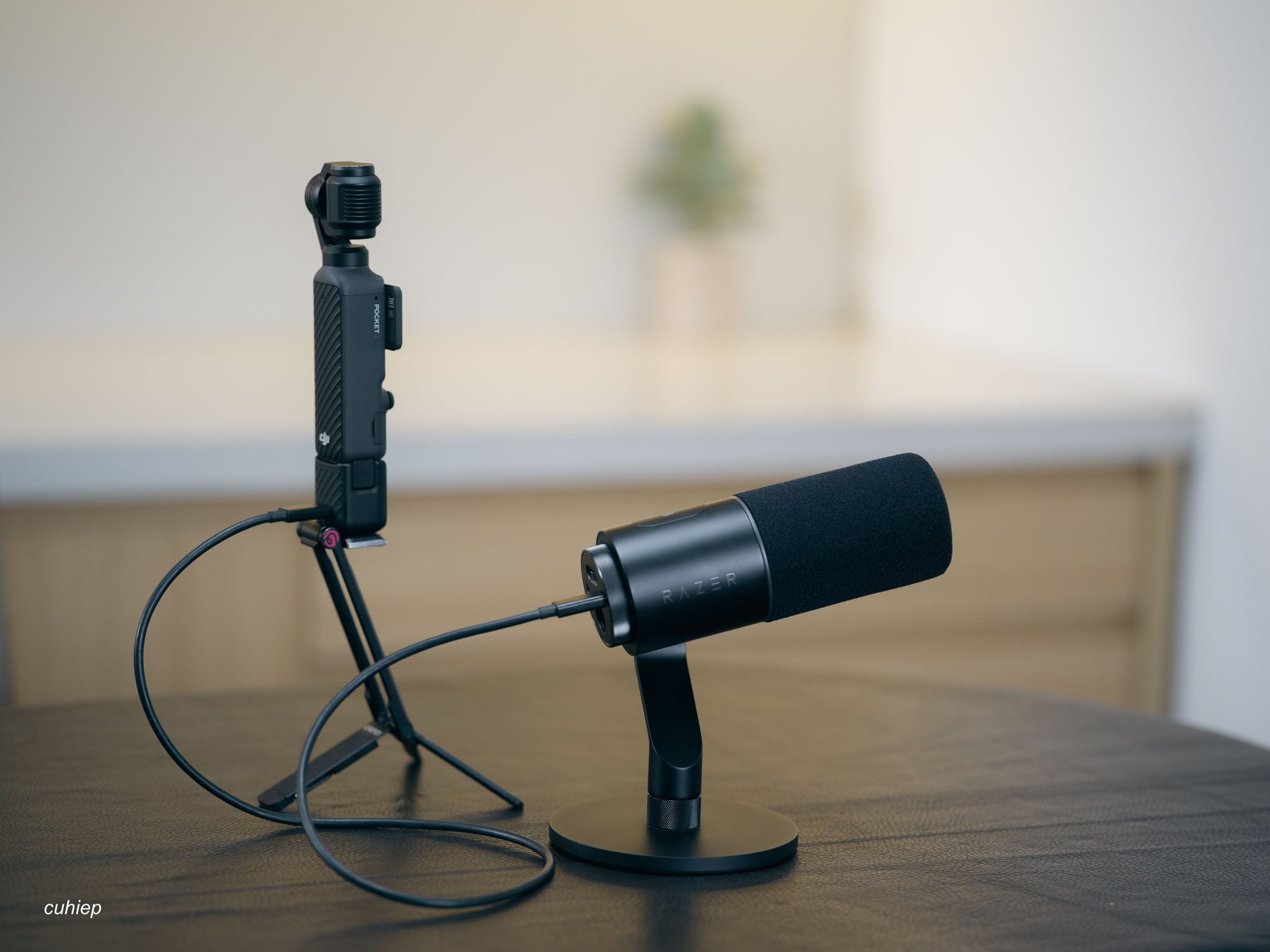 DJI-Pocket4-Razer-Seiren-V3-Pro-Tinhte-cuhiep-5.jpg
