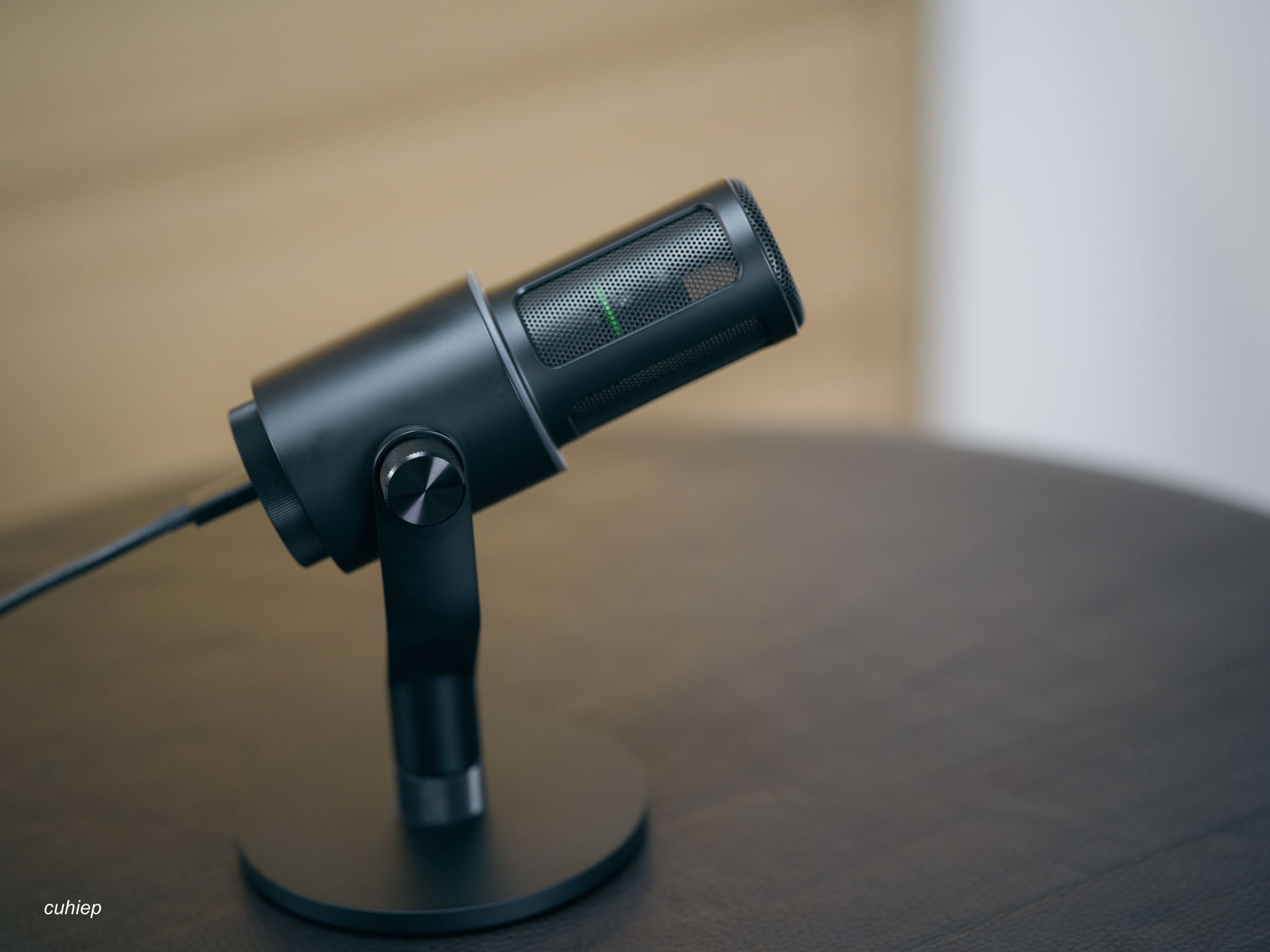 DJI-Pocket4-Razer-Seiren-V3-Pro-Tinhte-cuhiep-6.jpg