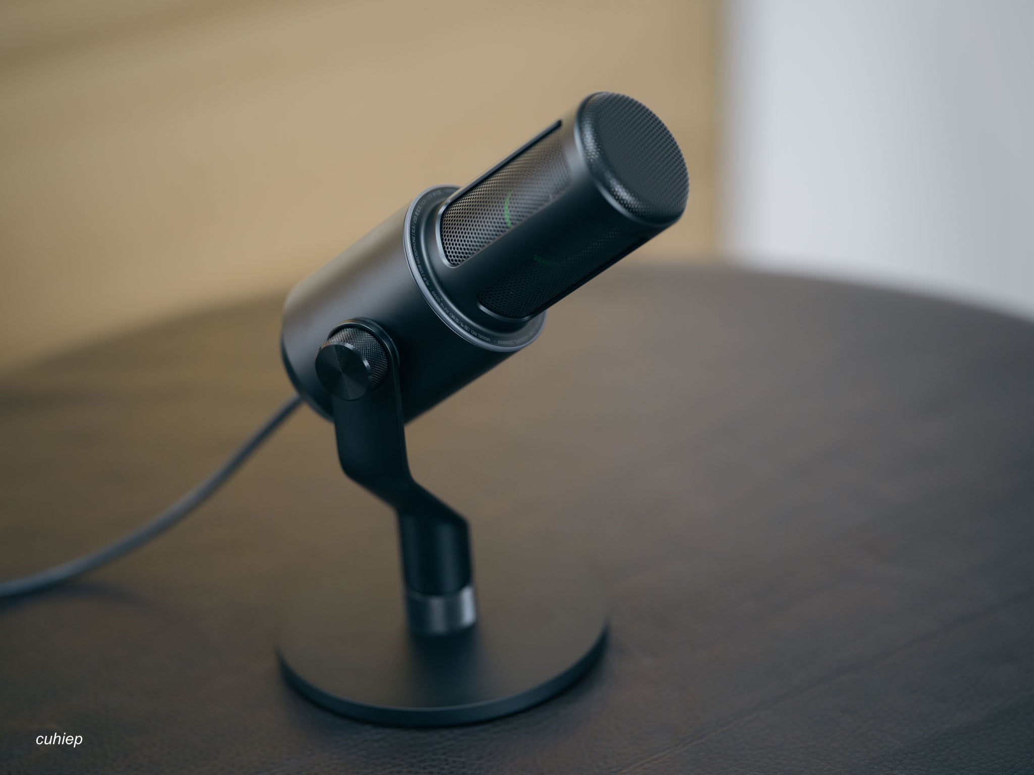 DJI-Pocket4-Razer-Seiren-V3-Pro-Tinhte-cuhiep-8.jpg