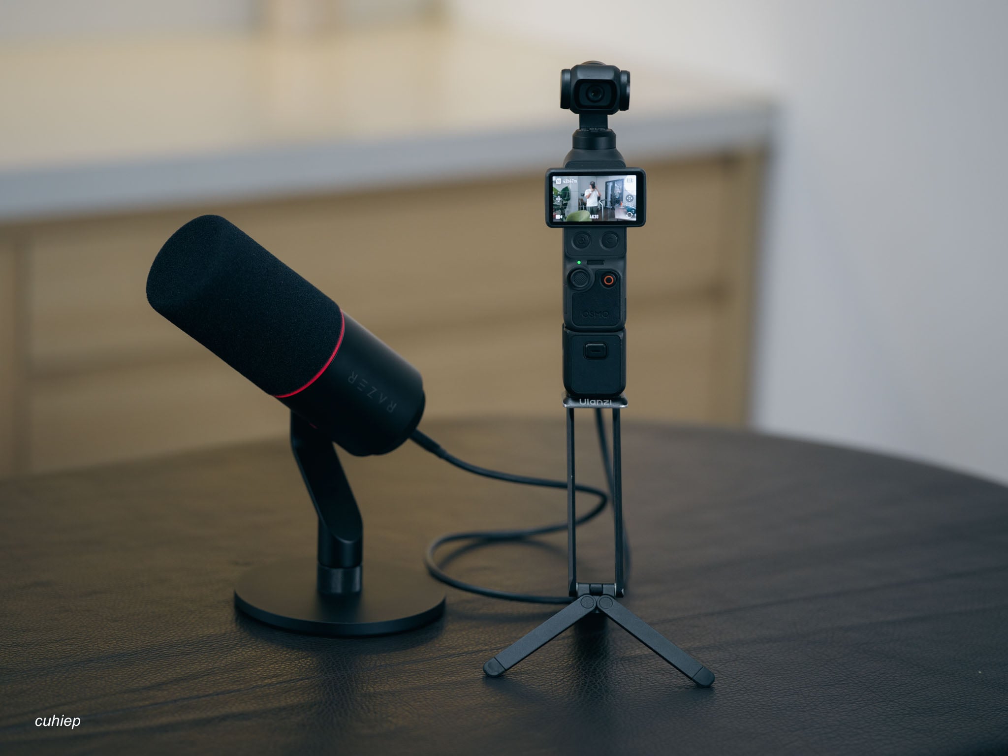 DJI-Pocket4-Razer-Seiren-V3-Pro-Tinhte-cuhiep-9.jpg