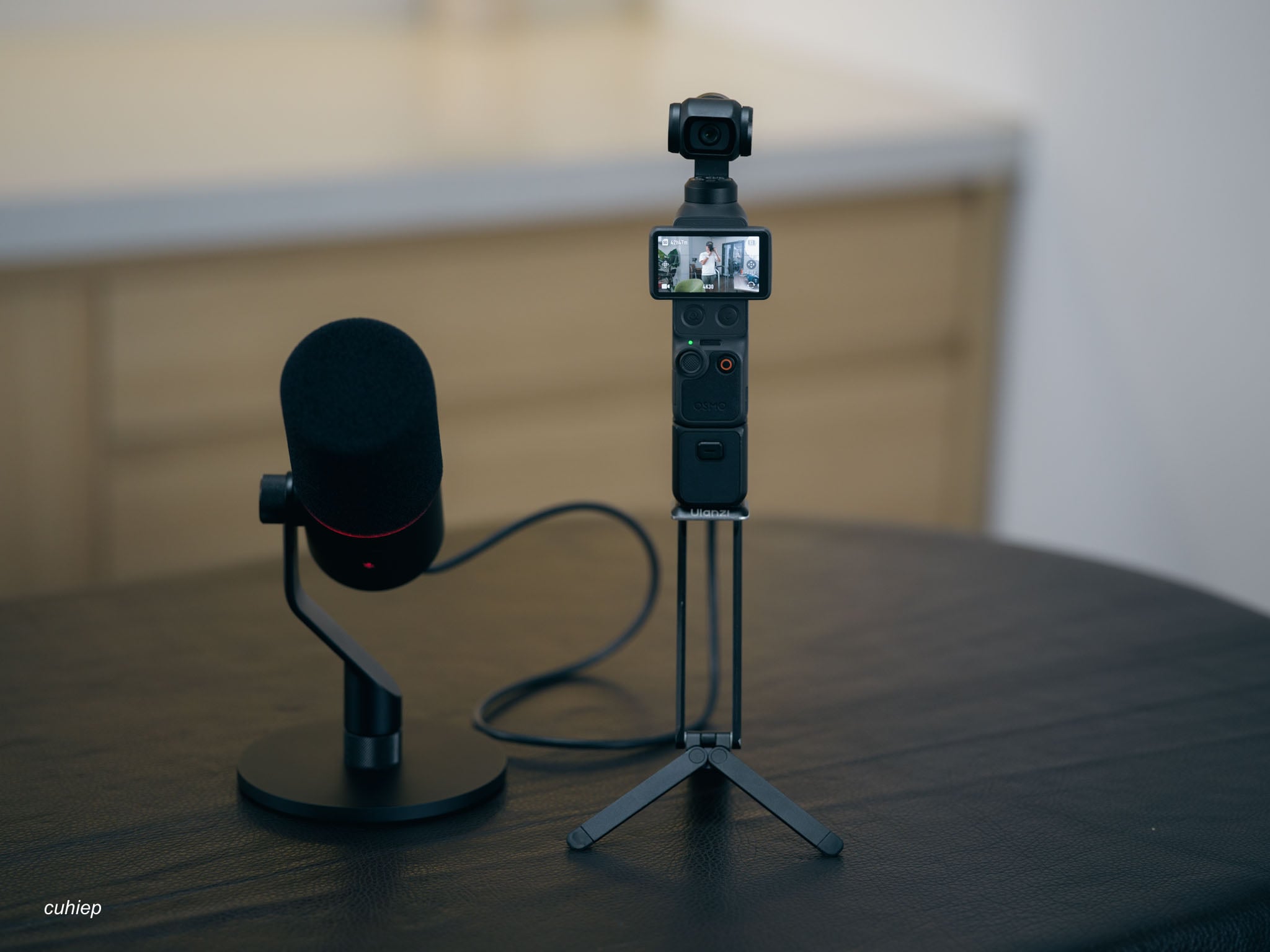 DJI-Pocket4-Razer-Seiren-V3-Pro-Tinhte-cuhiep-10.jpg