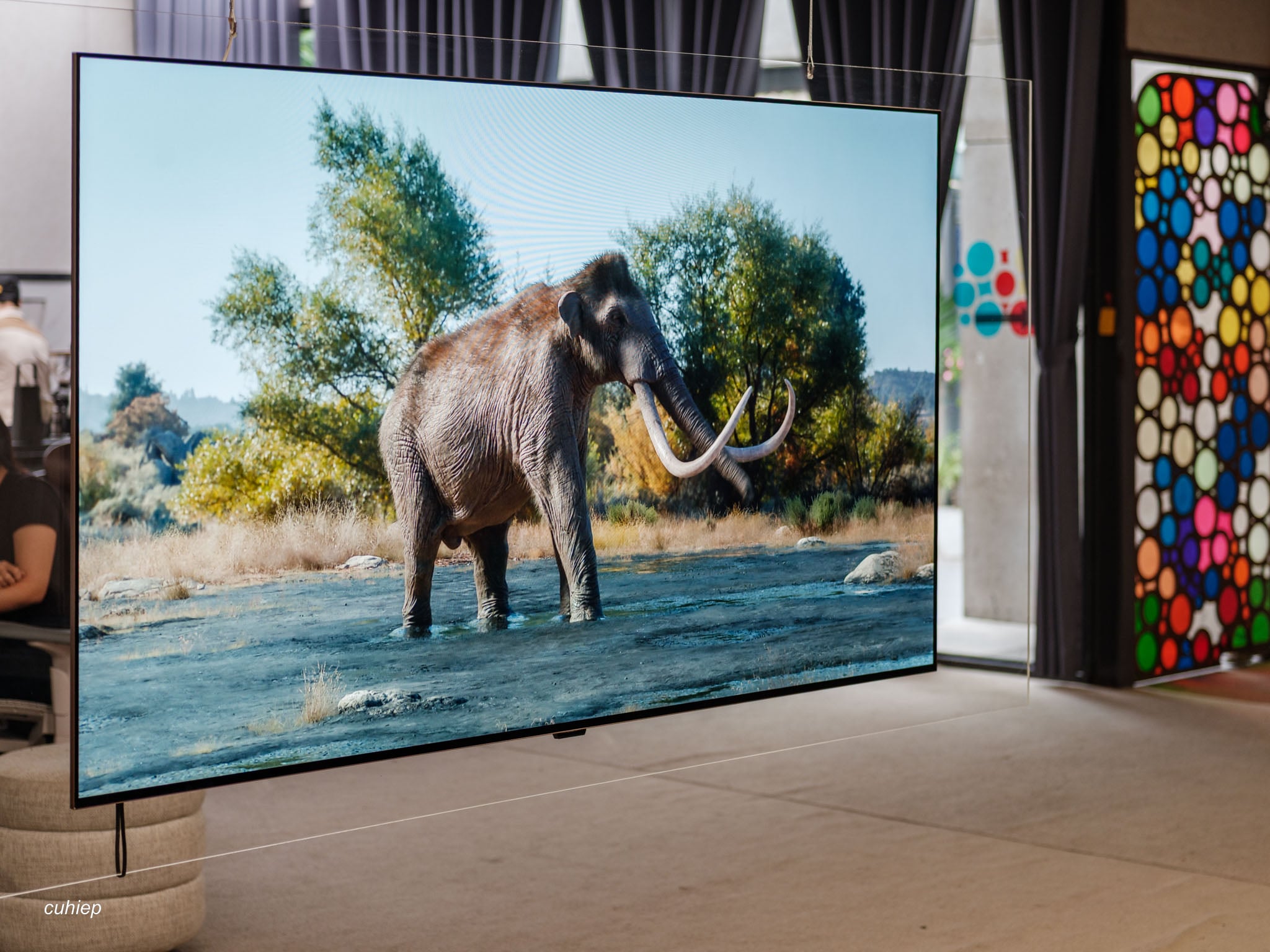 Treo-TV-LG-W6-tinhte-cuhiep-5.jpg