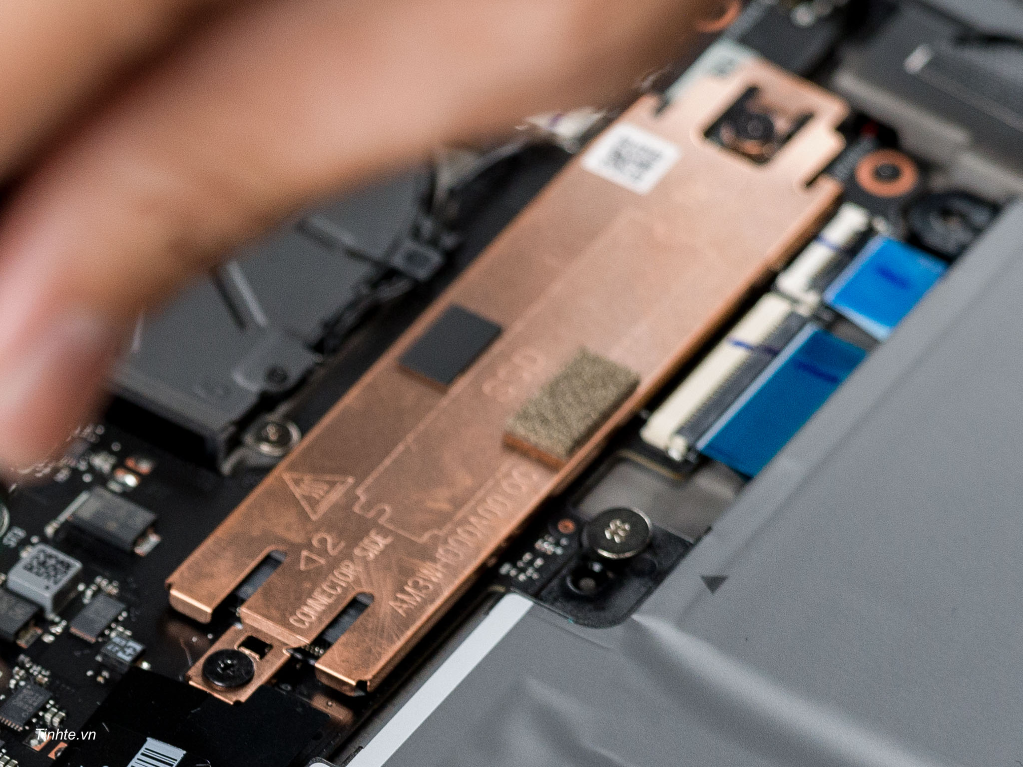 Lenovo-thinkpad-carbon-x1-gen14-aura-editino-teardown-tinhte-cuhiep-76.jpg