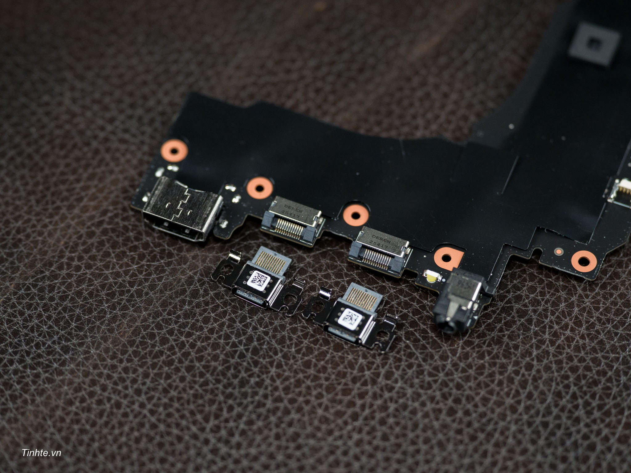 Lenovo-thinkpad-carbon-x1-gen14-aura-editino-teardown-tinhte-cuhiep-6.jpg