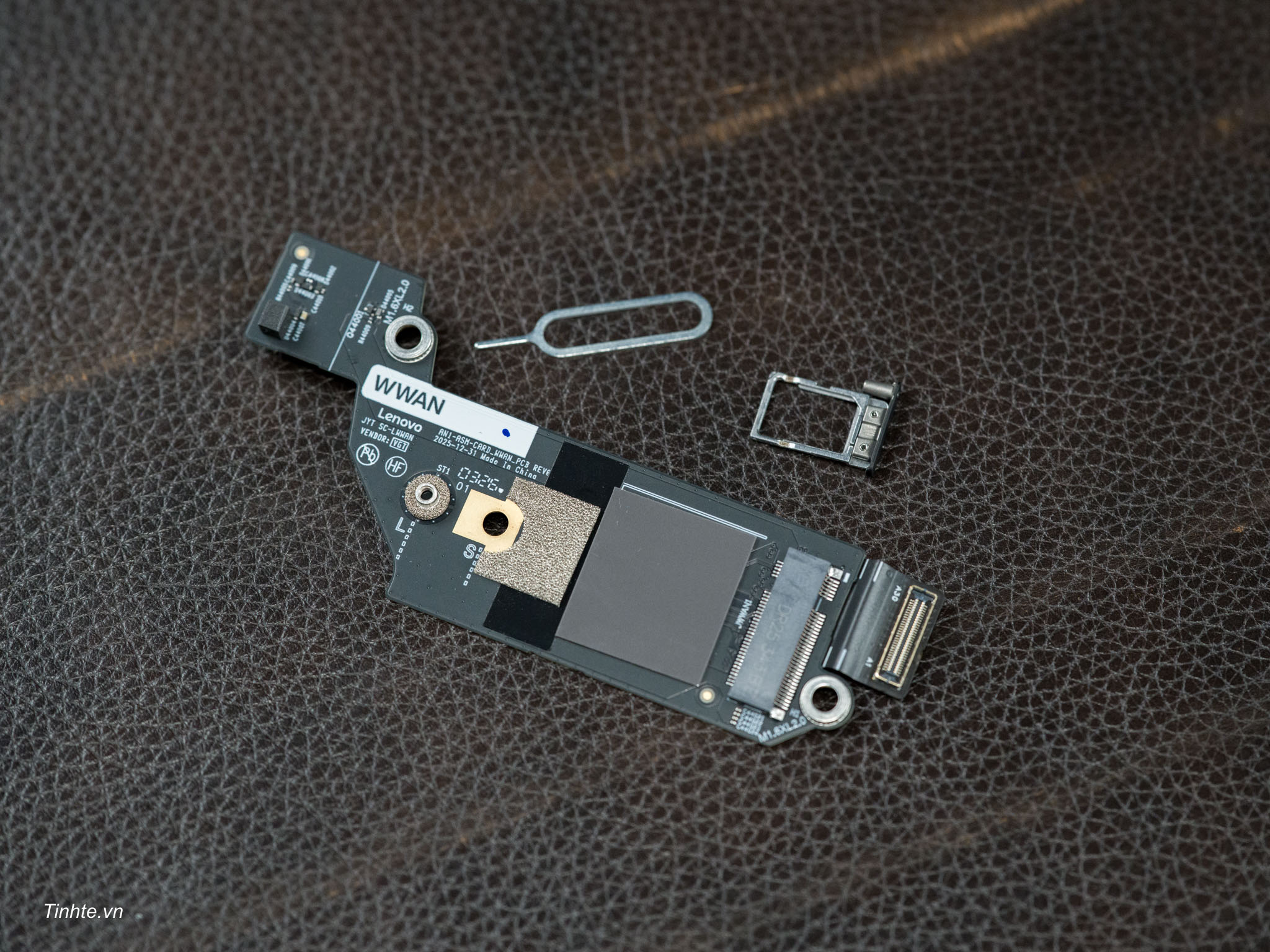 Lenovo-thinkpad-carbon-x1-gen14-aura-editino-teardown-tinhte-cuhiep-9.jpg