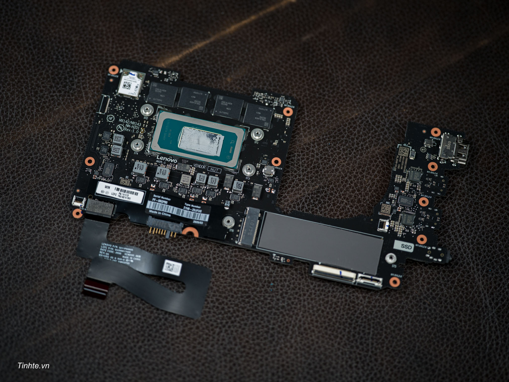 Lenovo-thinkpad-carbon-x1-gen14-aura-editino-teardown-tinhte-cuhiep-4.jpg