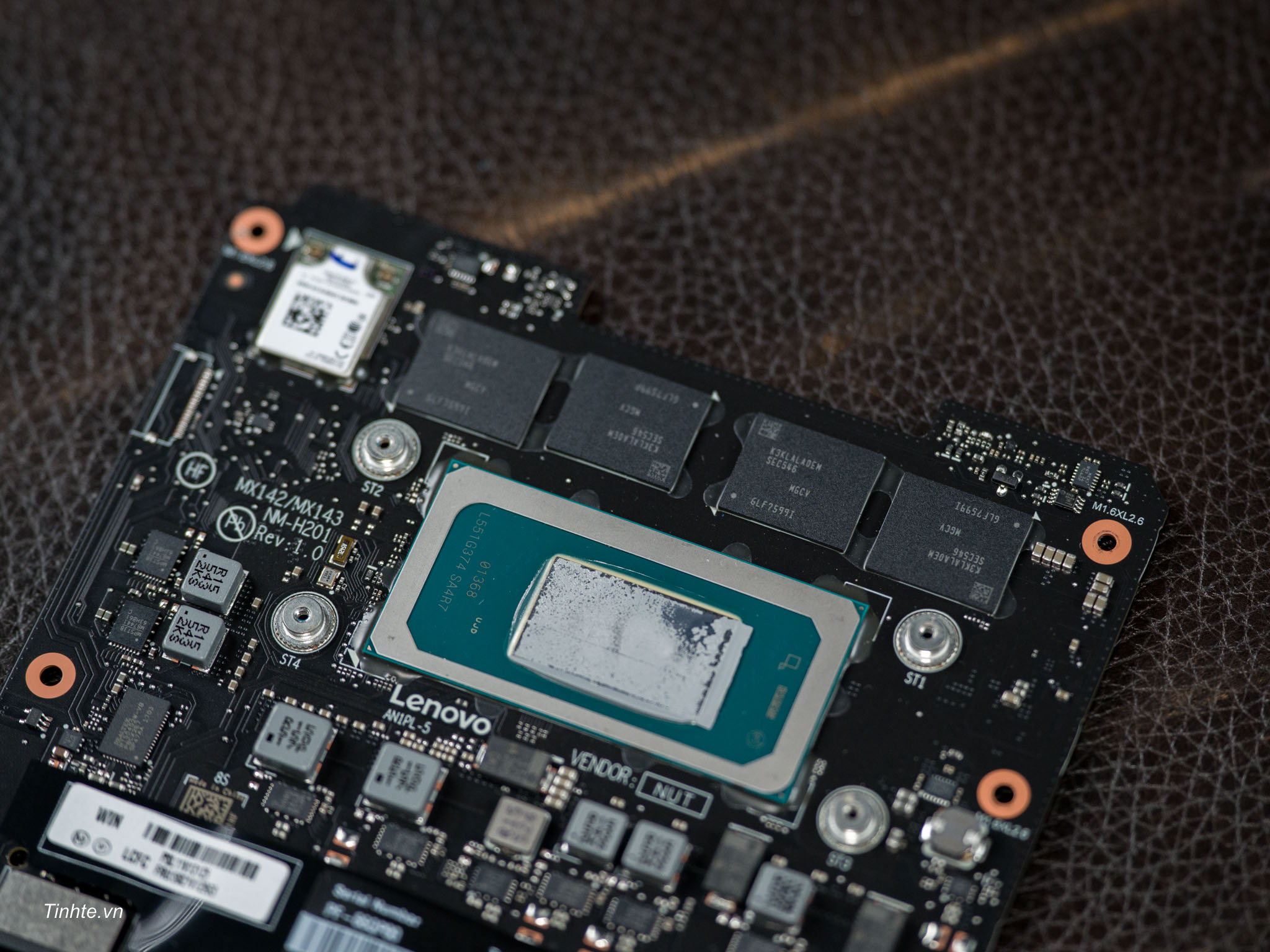 Lenovo-thinkpad-carbon-x1-gen14-aura-editino-teardown-tinhte-cuhiep-5.jpg
