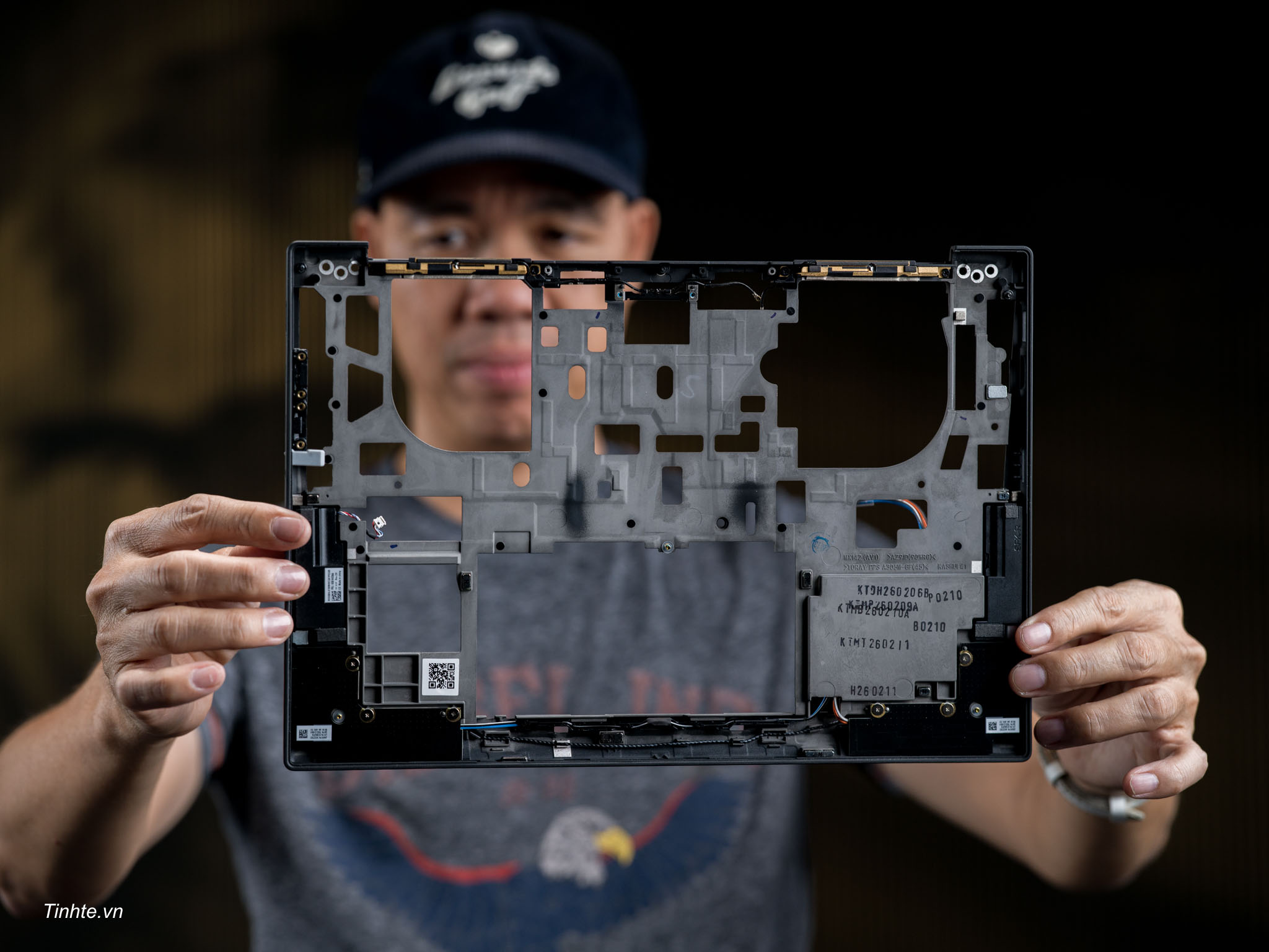 Lenovo-thinkpad-carbon-x1-gen14-aura-editino-teardown-tinhte-cuhiep-39.jpg