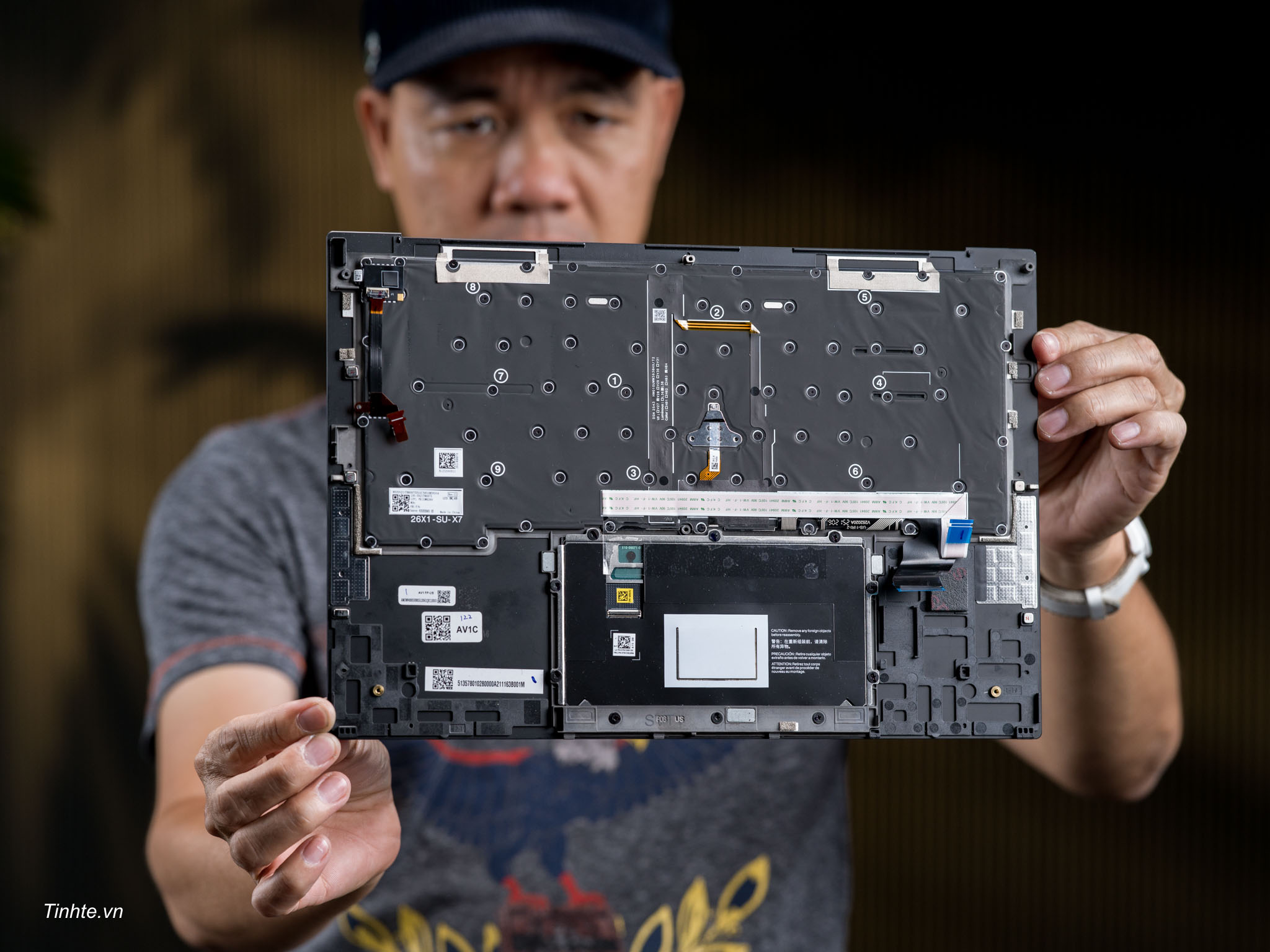 Lenovo-thinkpad-carbon-x1-gen14-aura-editino-teardown-tinhte-cuhiep-43.jpg