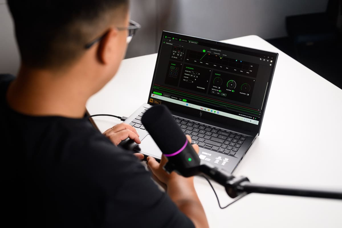 tinhte-khang-tren-tay-razer-seiren-v3-pro-33.jpg