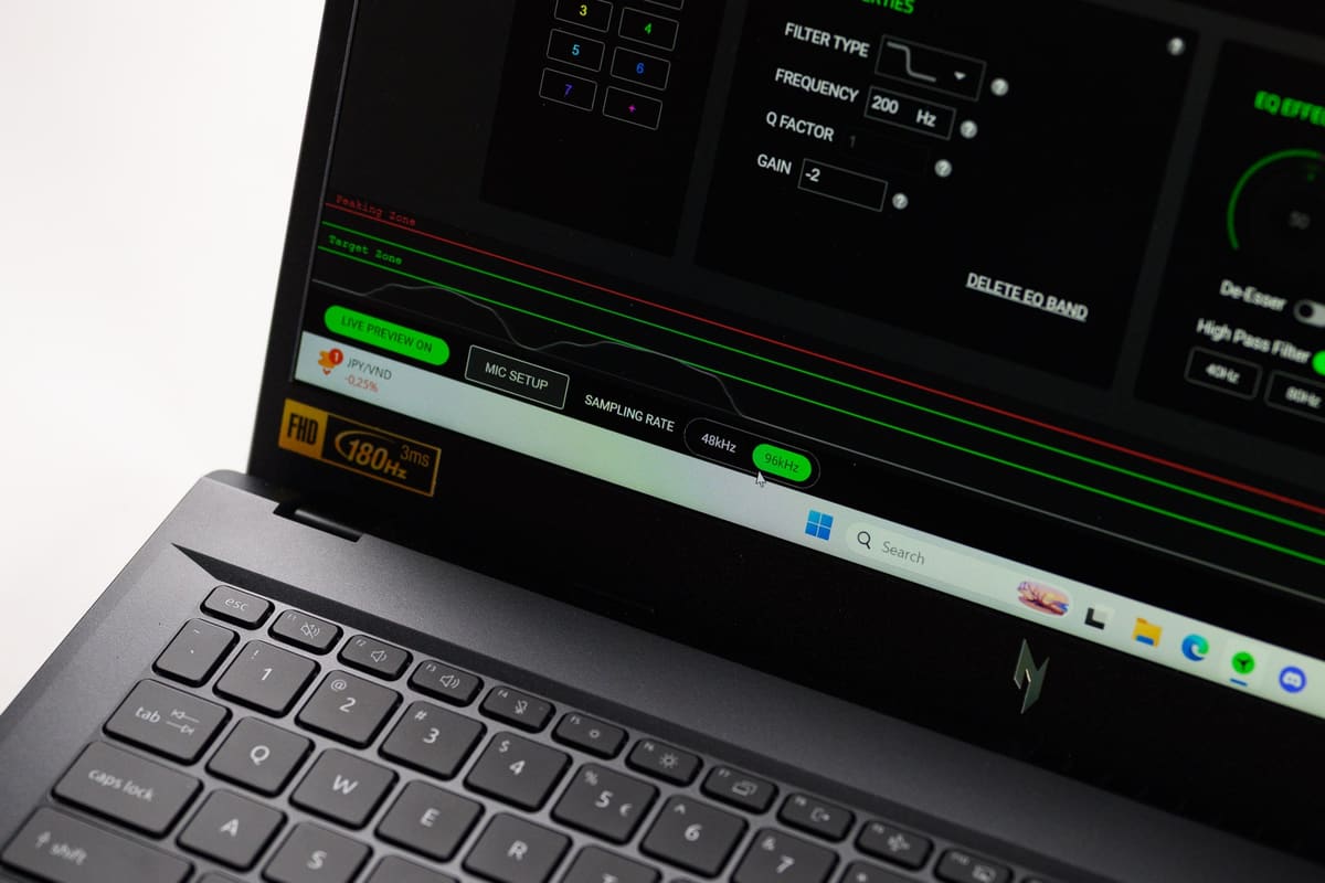 tinhte-khang-tren-tay-razer-seiren-v3-pro-32.jpg
