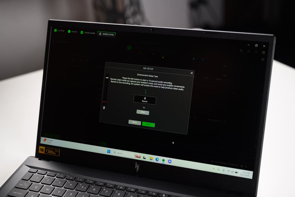 tinhte-khang-tren-tay-razer-seiren-v3-pro-30.jpg
