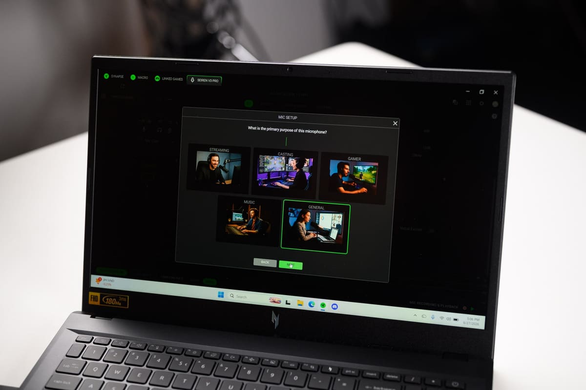 tinhte-khang-tren-tay-razer-seiren-v3-pro-28.jpg