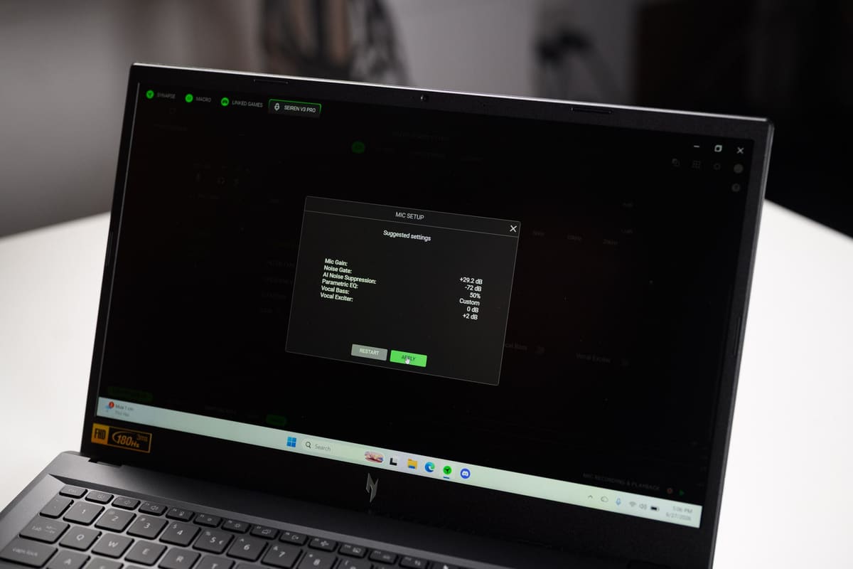 tinhte-khang-tren-tay-razer-seiren-v3-pro-26.jpg