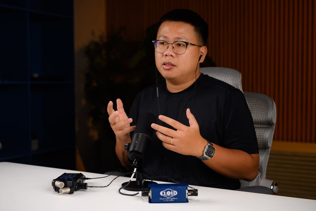 tinhte-khang-tren-tay-razer-seiren-v3-pro-39.jpg