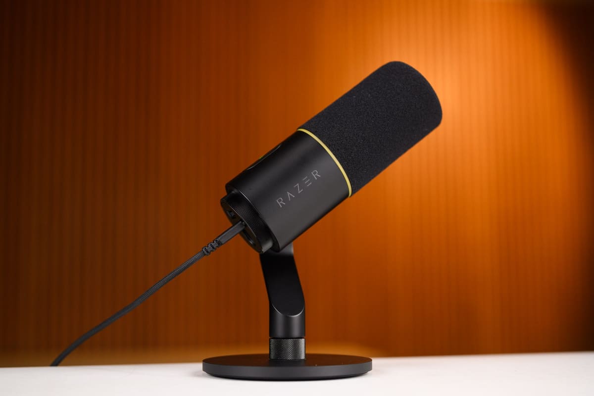 tinhte-khang-tren-tay-razer-seiren-v3-pro-04.jpg