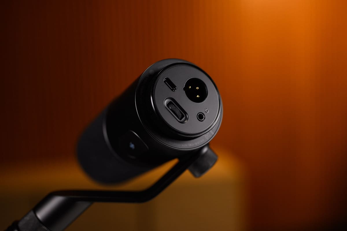 tinhte-khang-tren-tay-razer-seiren-v3-pro-08.jpg