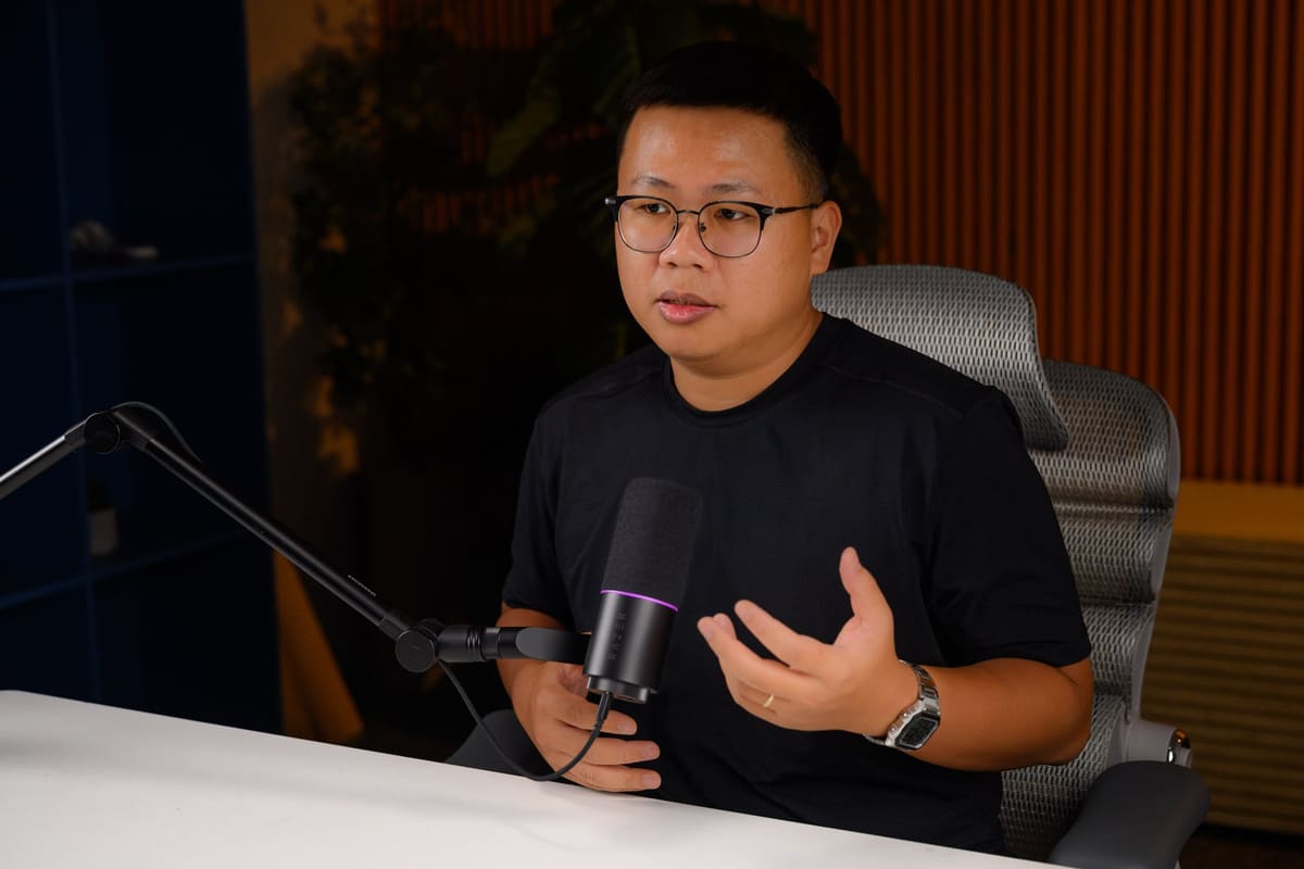 tinhte-khang-tren-tay-razer-seiren-v3-pro-21.jpg
