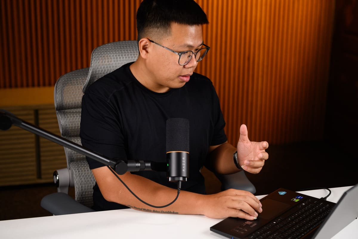 tinhte-khang-tren-tay-razer-seiren-v3-pro-34.jpg