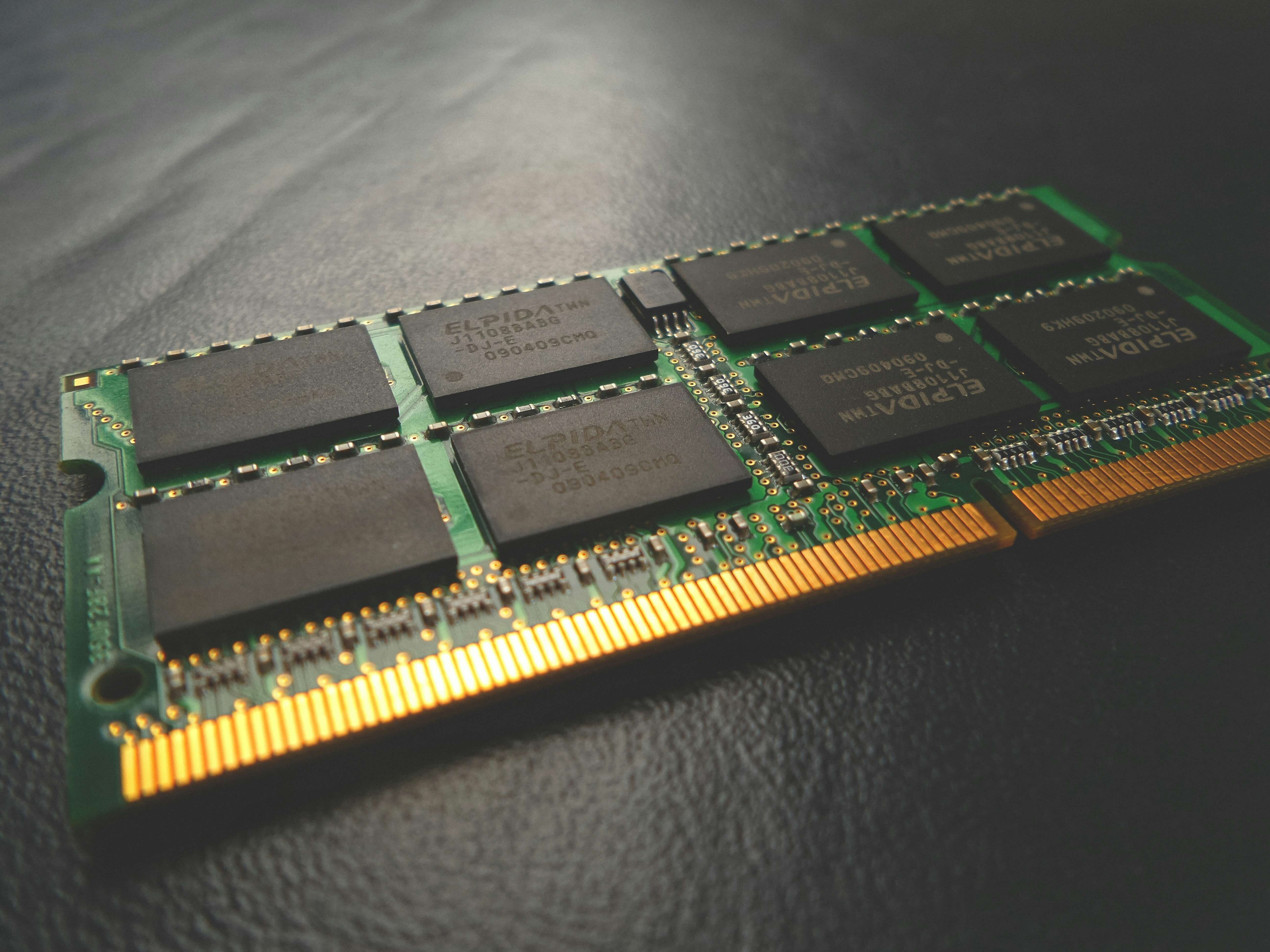 MacBook mắc lên vì AI: Chip nhớ, trung tâm dữ liệu, và cái giá mà người dùng phổ thông đang trả