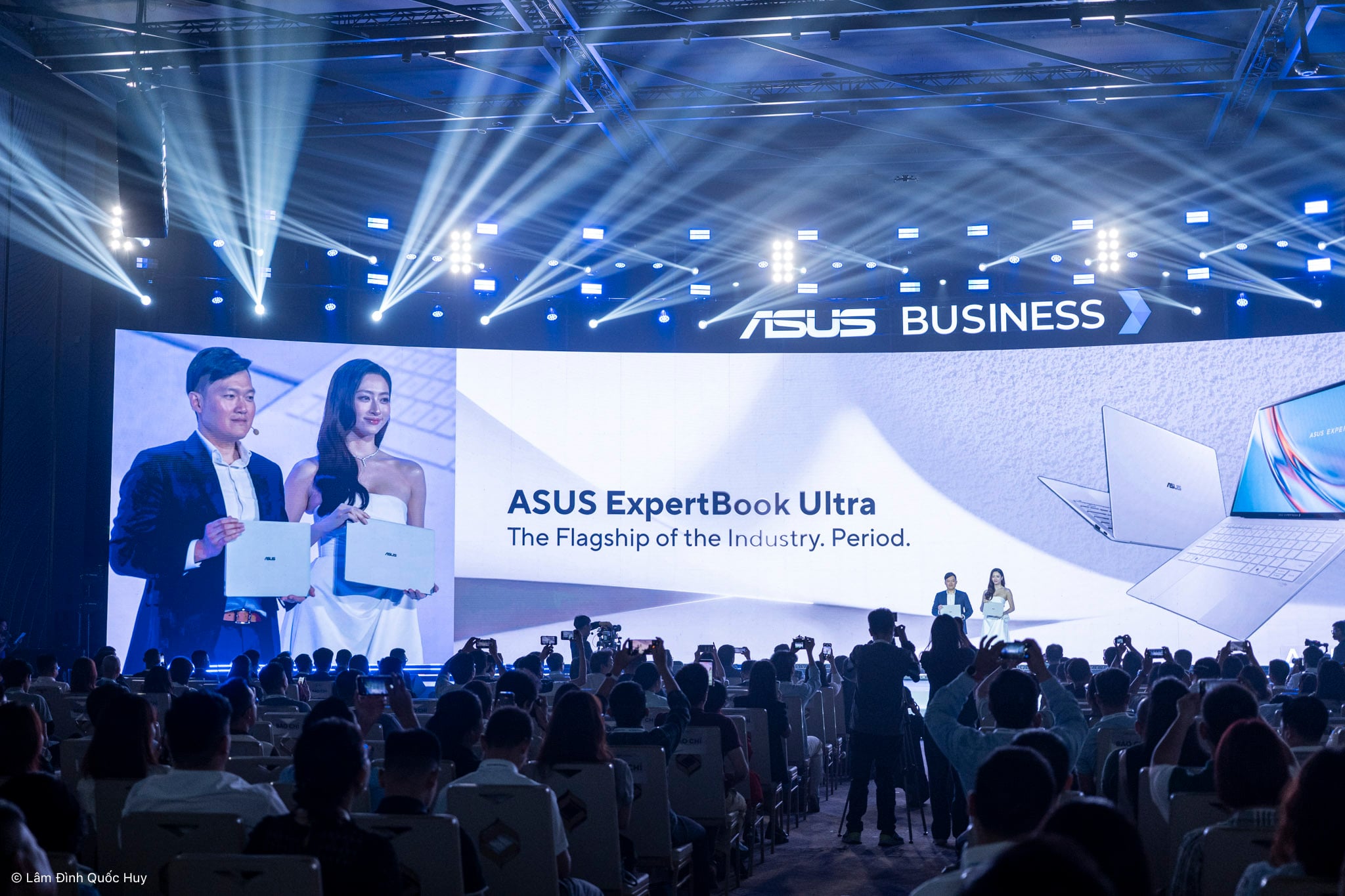 Su kien ASUS ExpertBook Ultra anh chup bang may Nikon-06.jpg