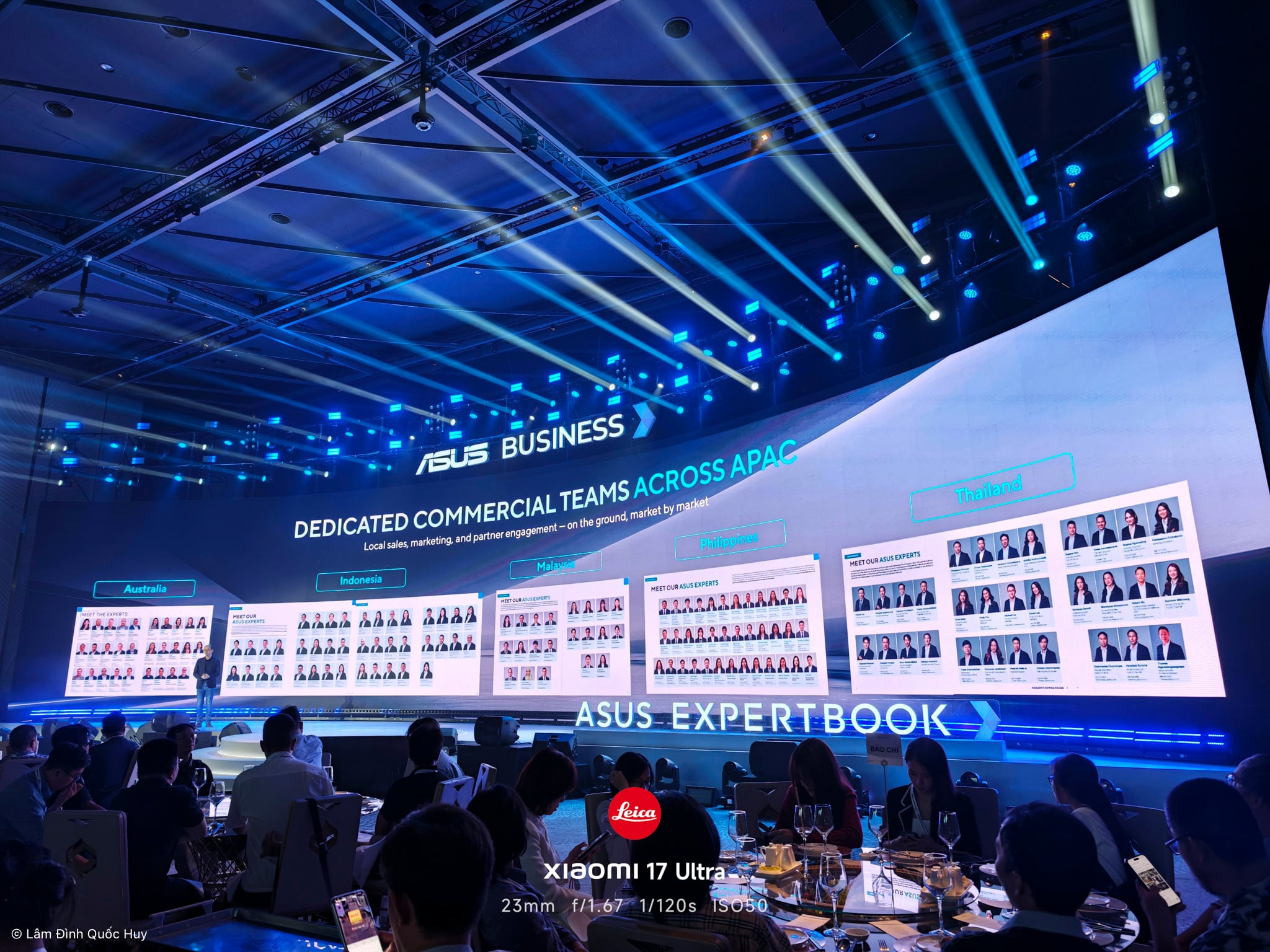 Su kien ASUS ExpertBook Ultra anh chup bang Xiaomi 17 Ultra-4.jpg