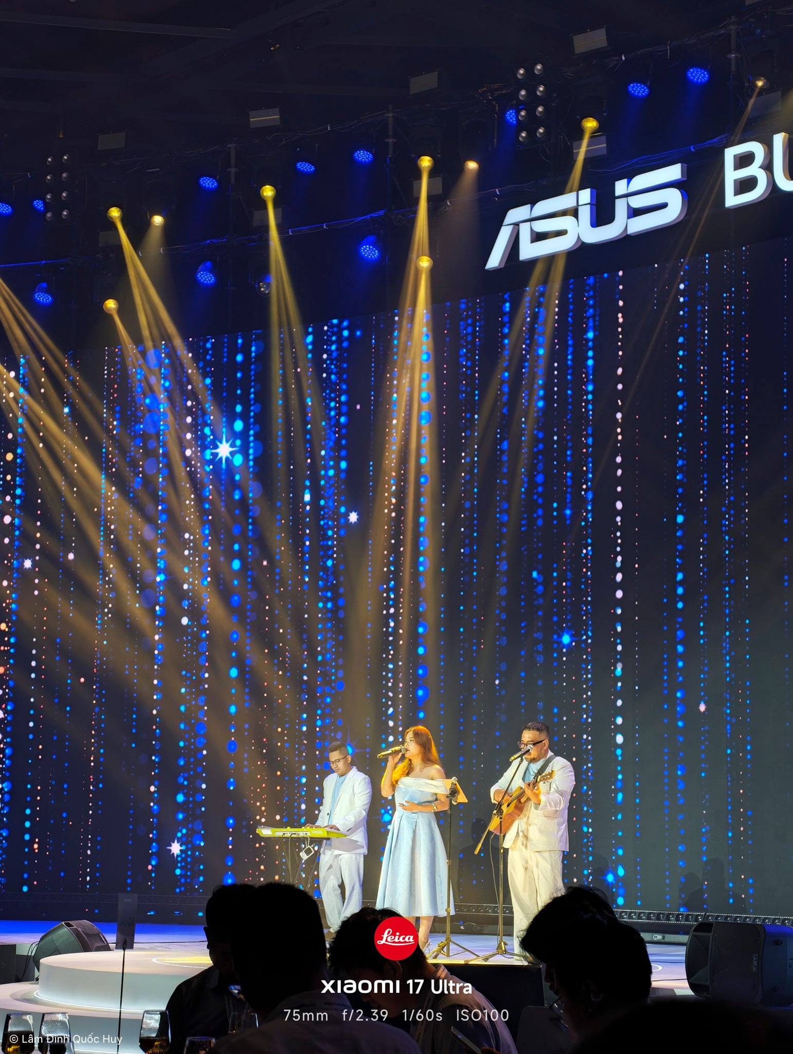 Su kien ASUS ExpertBook Ultra anh chup bang Xiaomi 17 Ultra-24.jpg