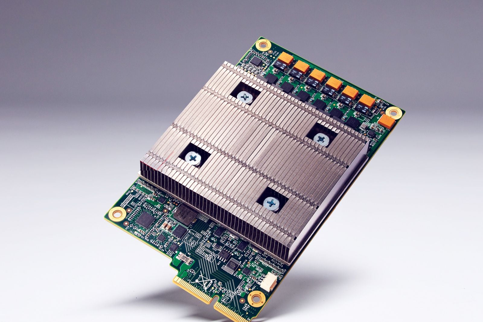 Tại sao tất cả Big Tech đều đang tự làm chip AI riêng, và điều đó có nghĩa gì với NVIDIA?