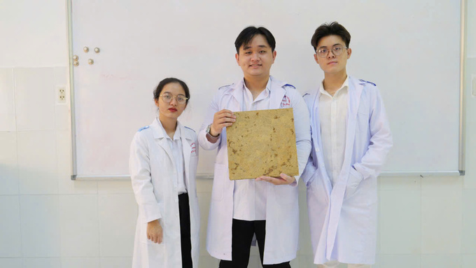 Gỗ nhân tạo từ rơm của nhóm Straw wood, Trường Đại học Trà Vinh. Ảnh: Nhóm tác giả