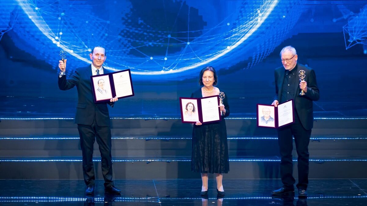 Các nhà khoa học VinFuture được vinh danh tại Breakthrough 2025